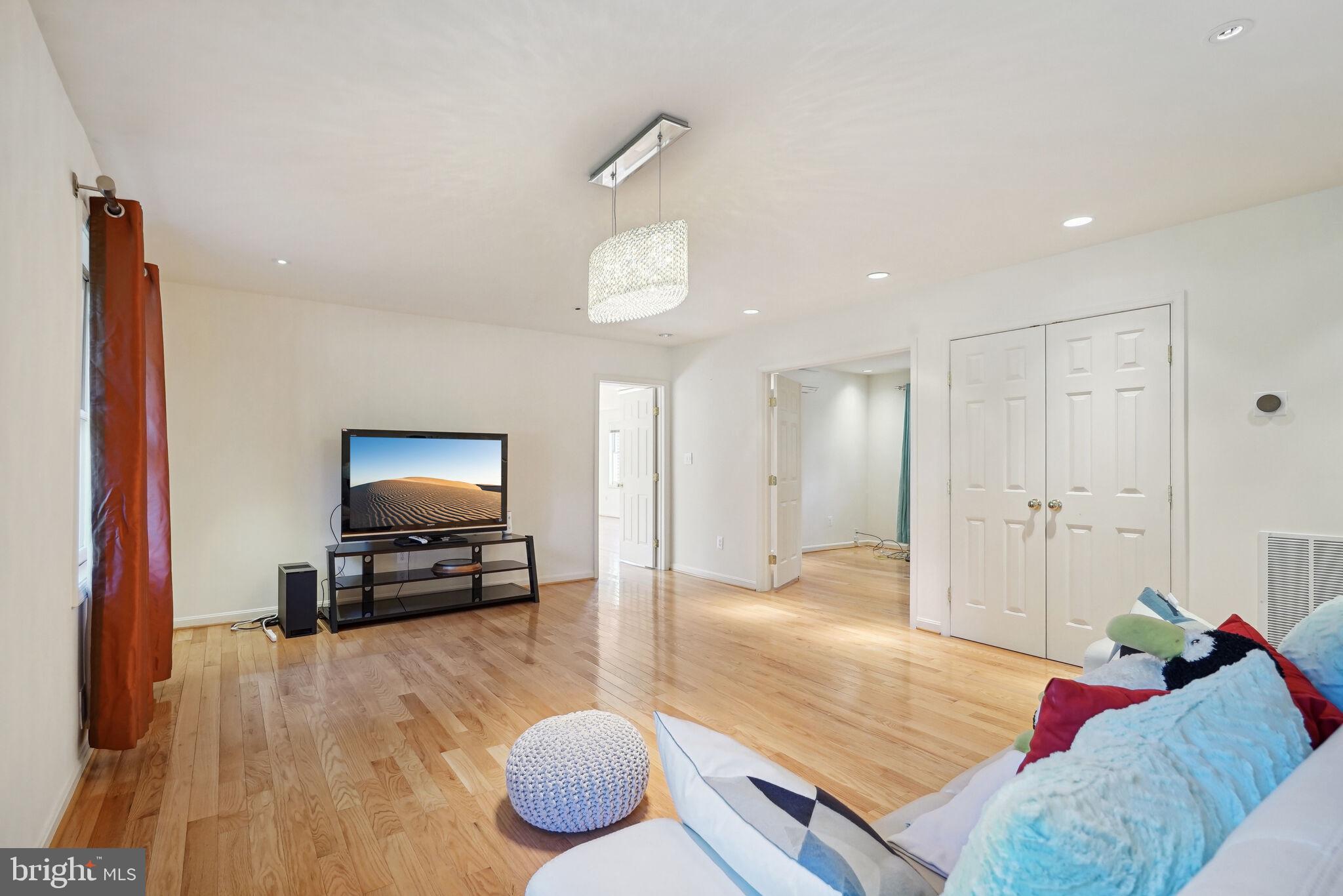 DEVON PARK - Residential