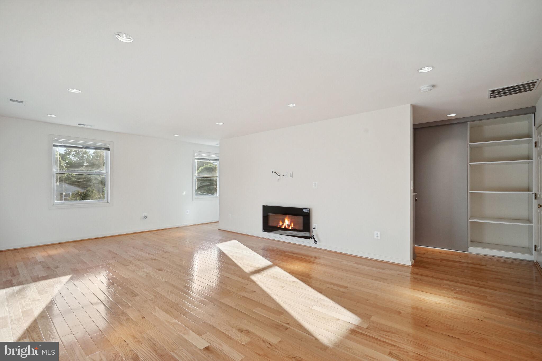 DEVON PARK - Residential