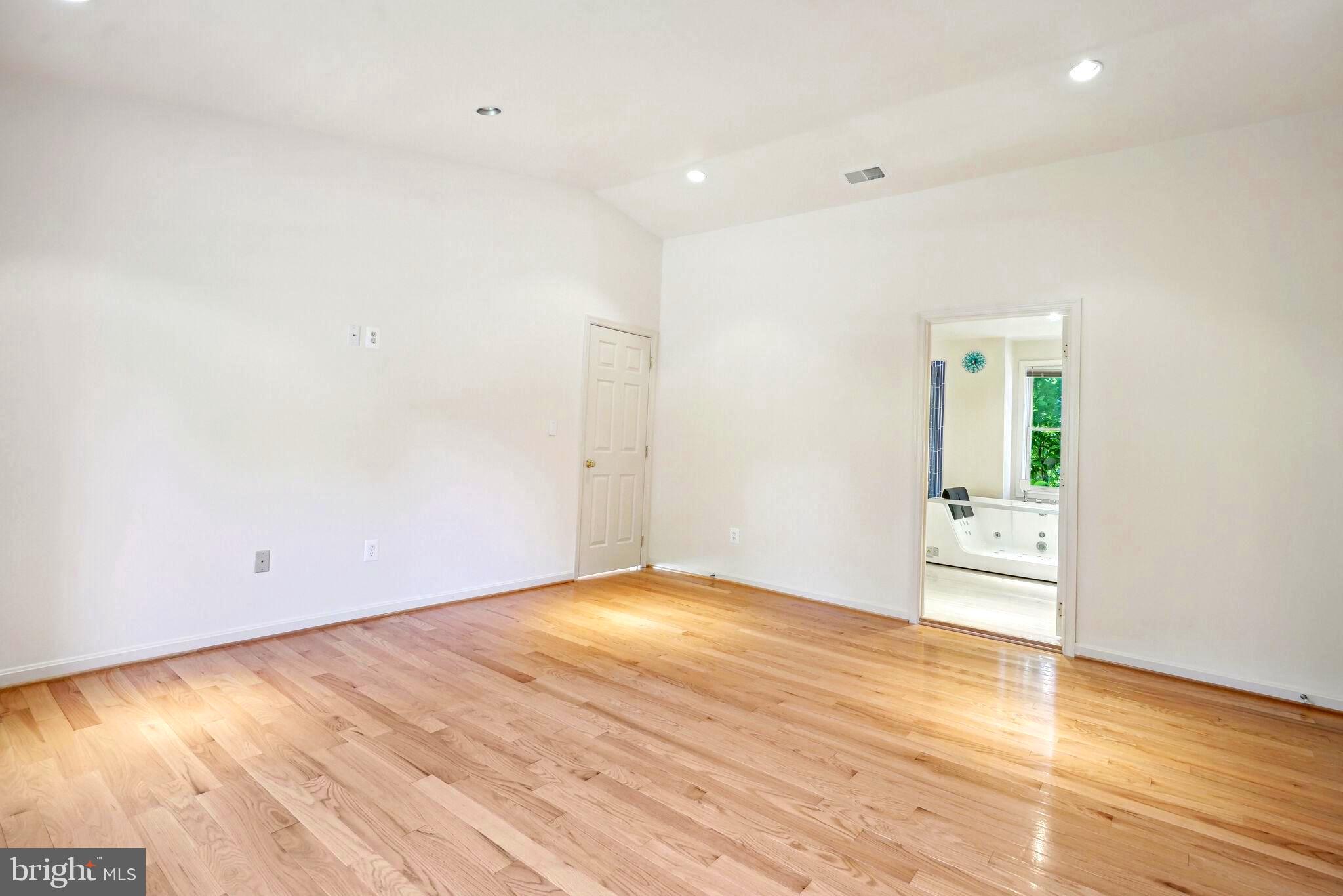 DEVON PARK - Residential