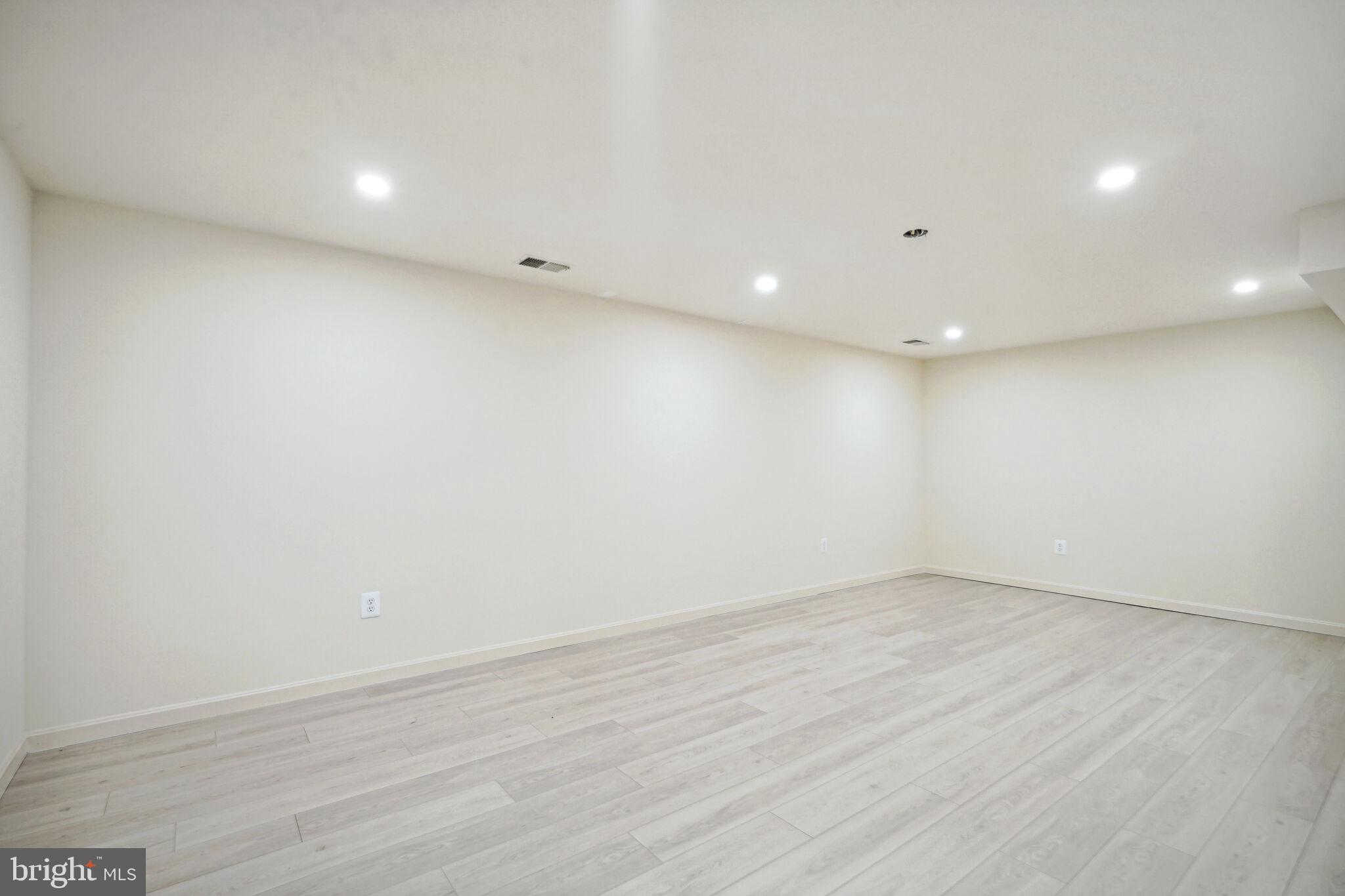 DEVON PARK - Residential