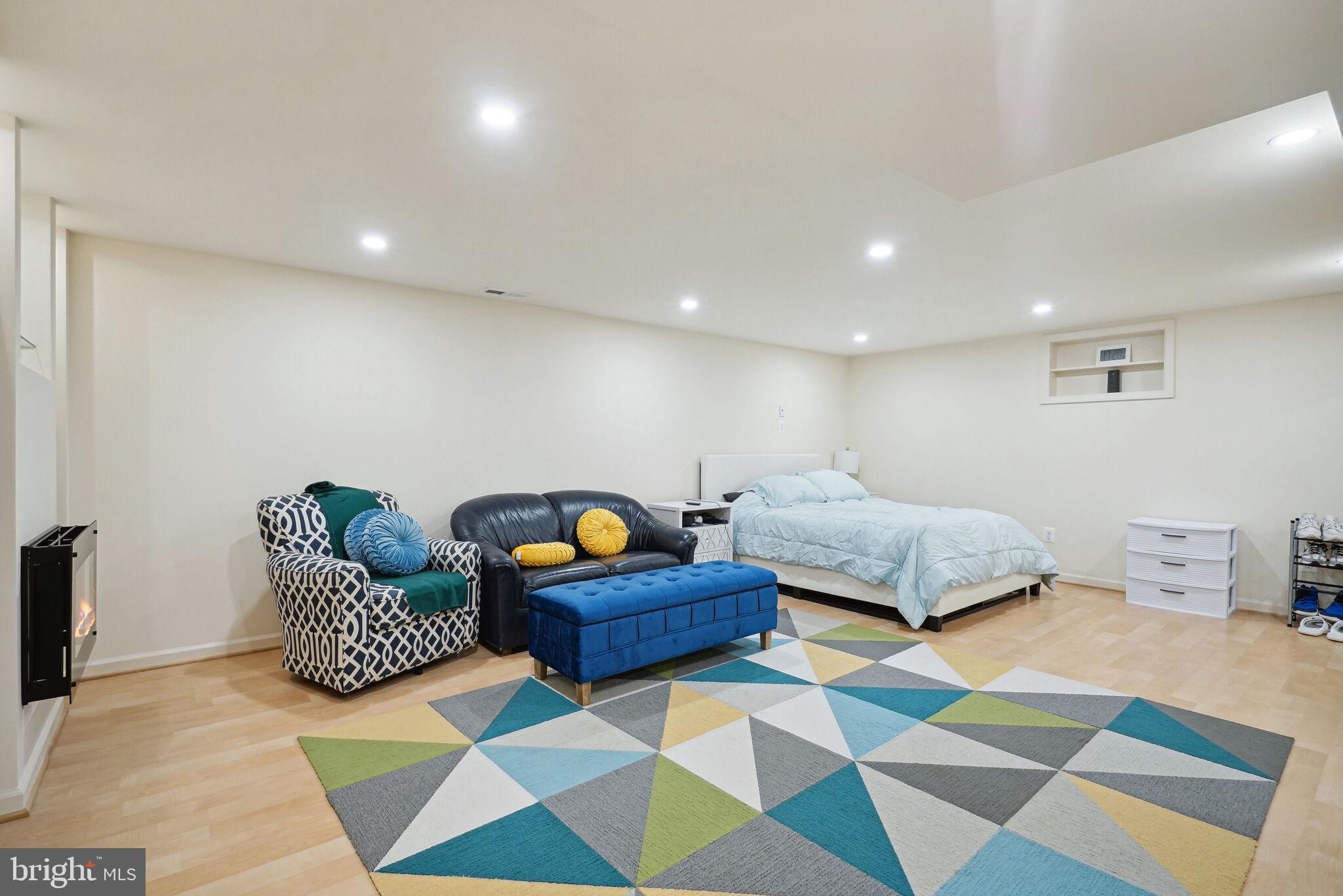 DEVON PARK - Residential