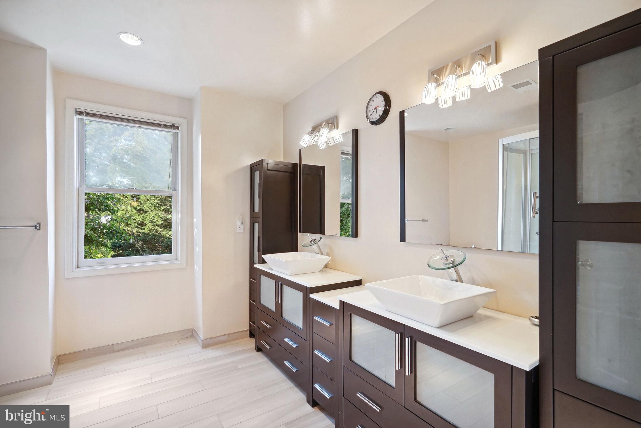 DEVON PARK - Residential