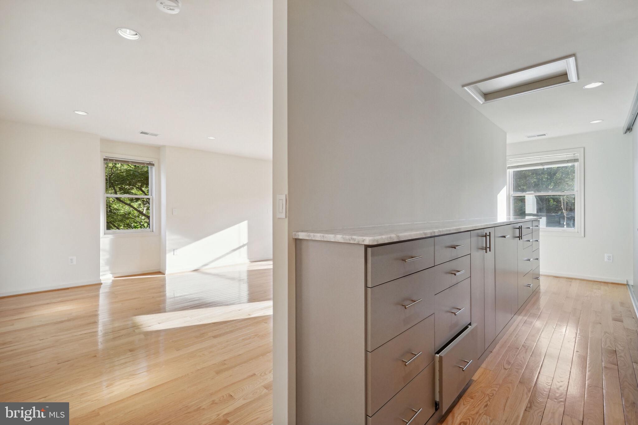 DEVON PARK - Residential