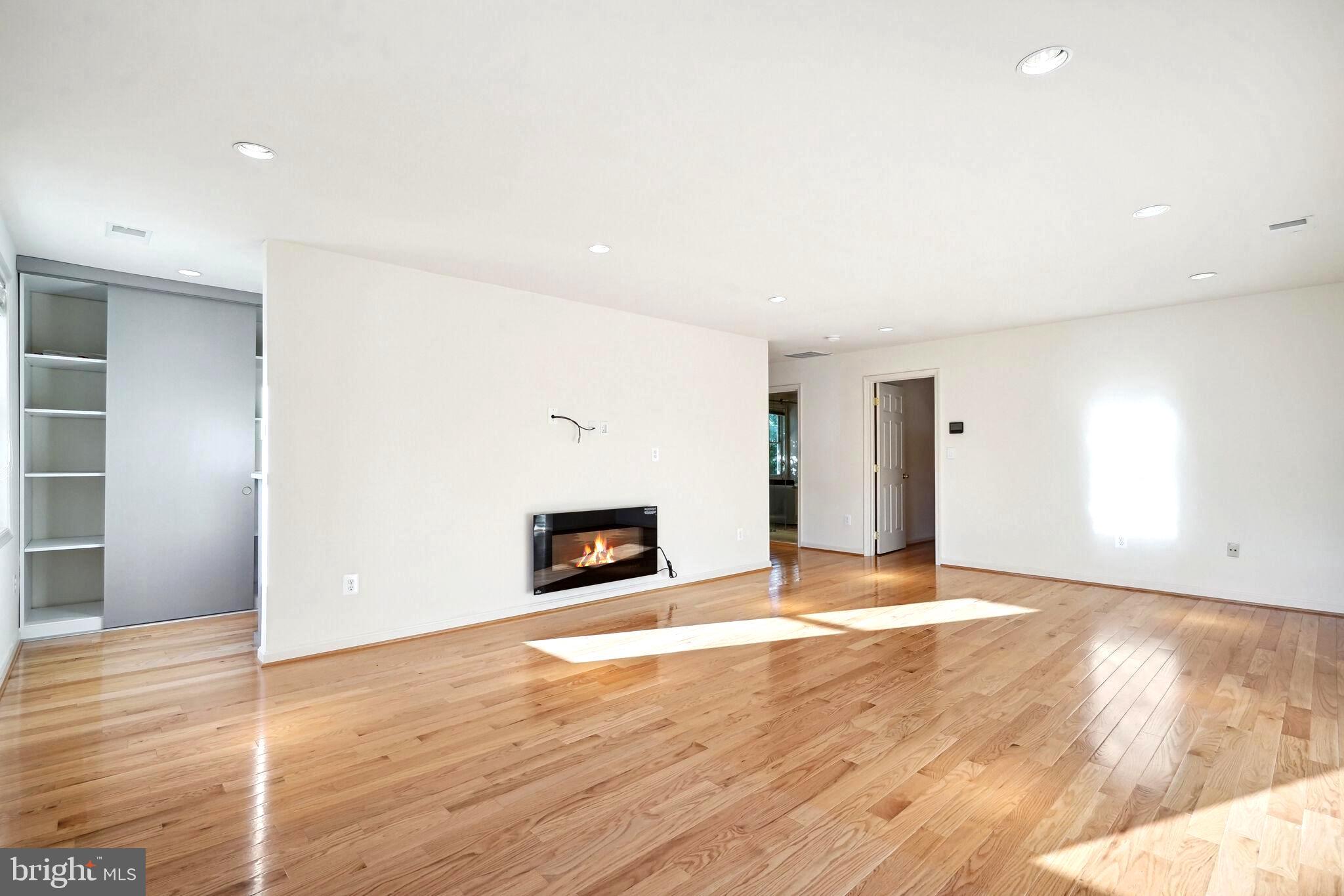 DEVON PARK - Residential