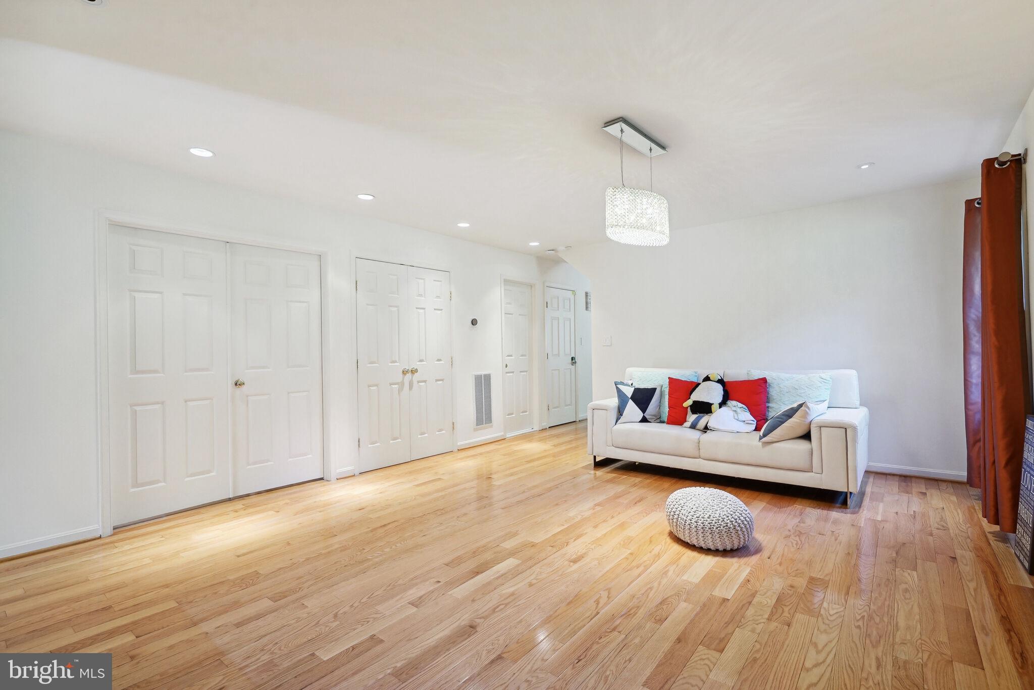 DEVON PARK - Residential