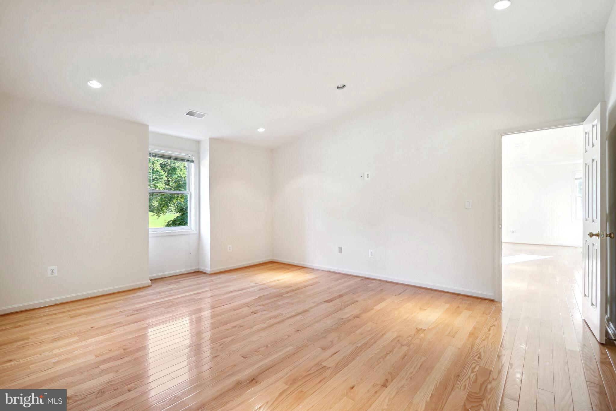 DEVON PARK - Residential