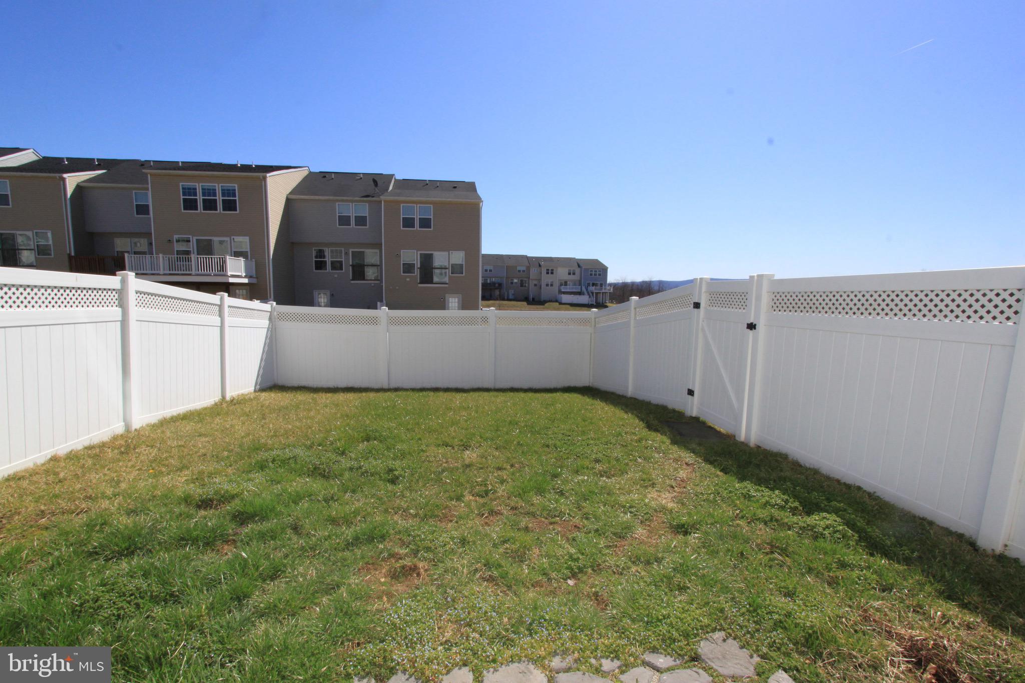 LAKELAND PLACE - Residential Lease