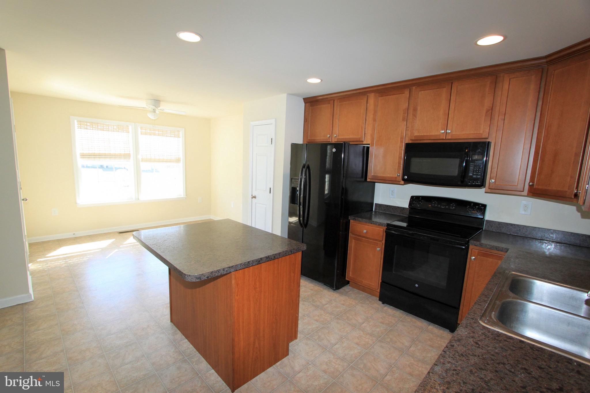 LAKELAND PLACE - Residential Lease