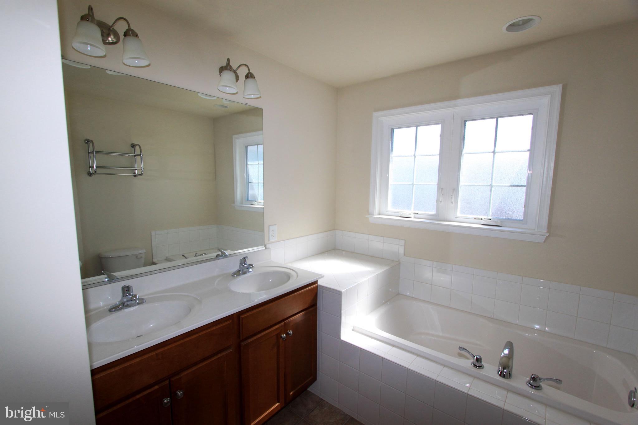 LAKELAND PLACE - Residential Lease