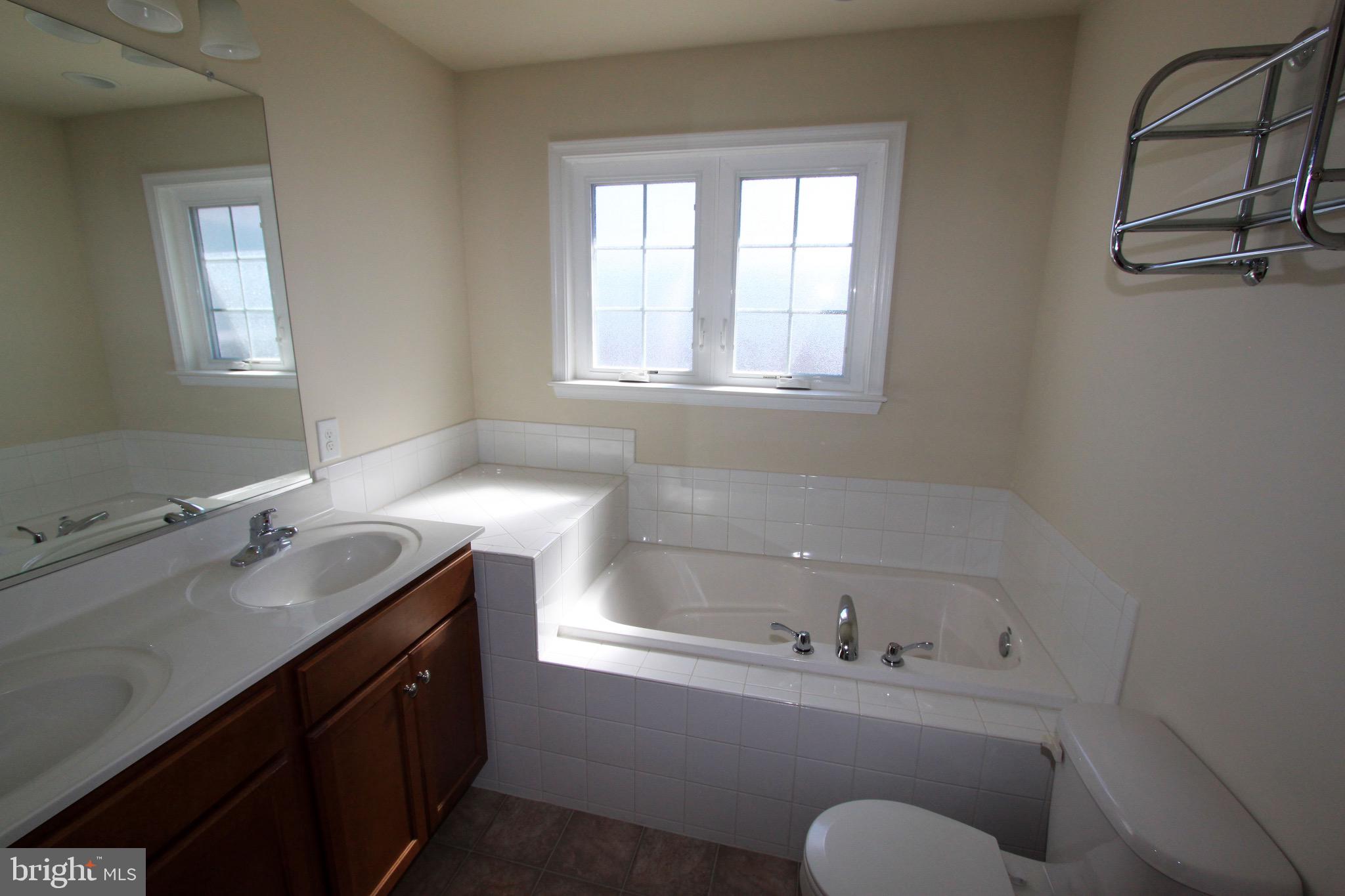 LAKELAND PLACE - Residential Lease