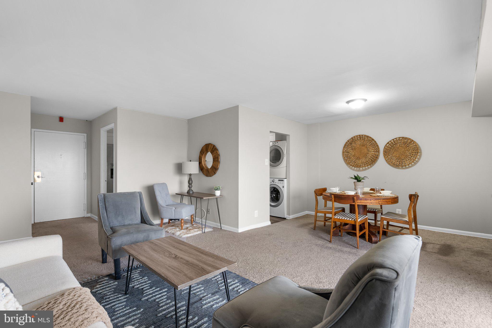 COLUMBIA TOWERS - Residential