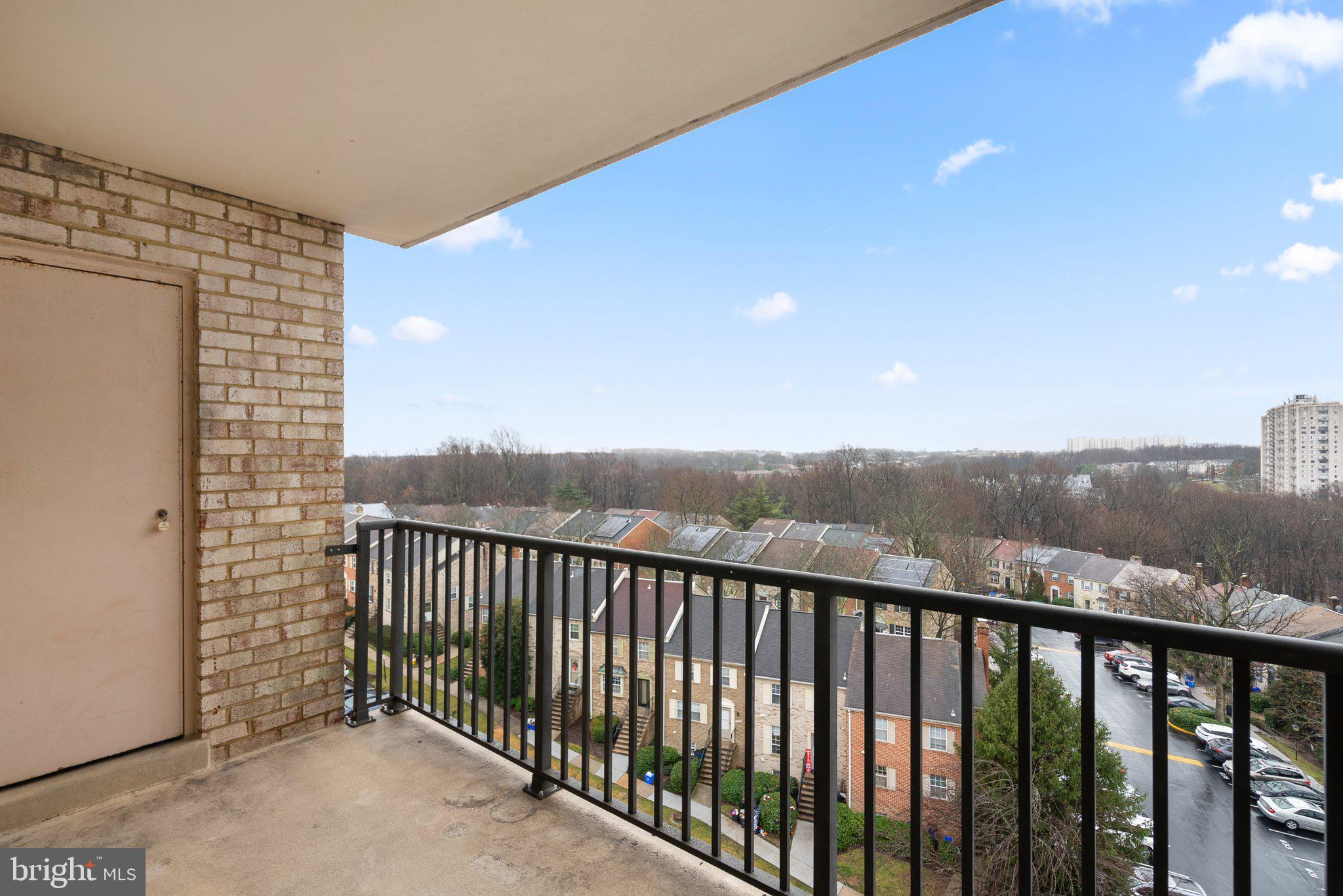 COLUMBIA TOWERS - Residential