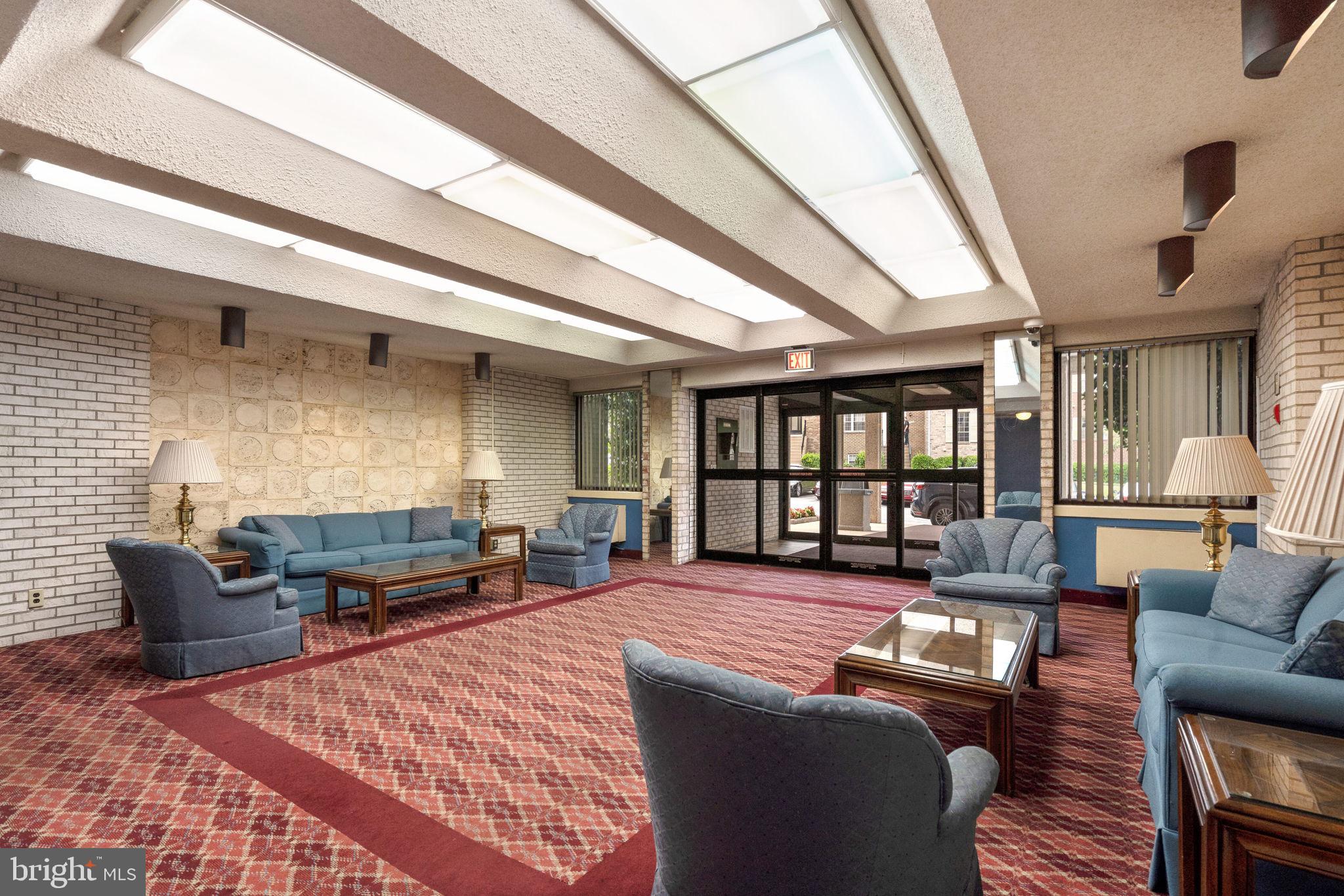 COLUMBIA TOWERS - Residential