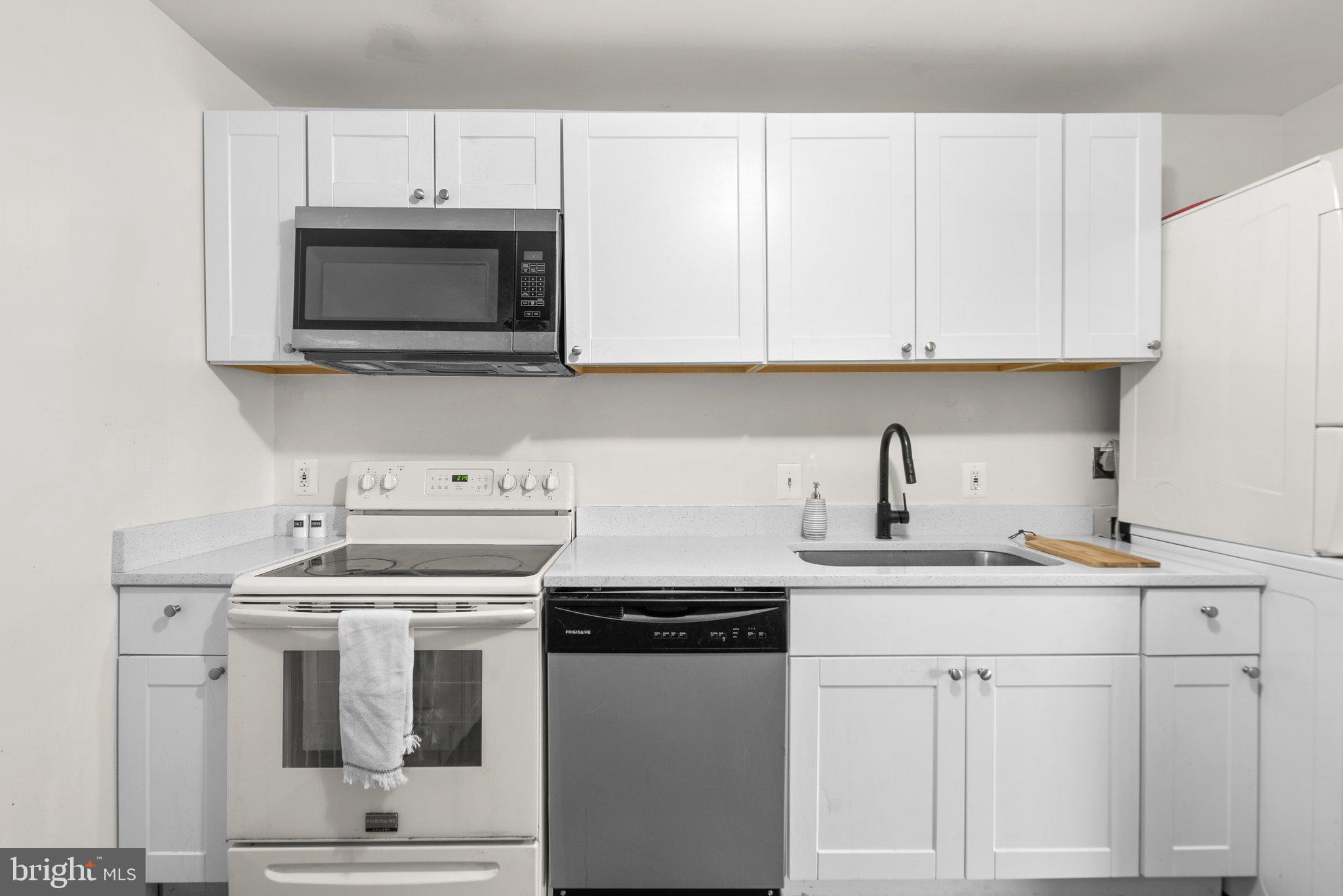 COLUMBIA TOWERS - Residential