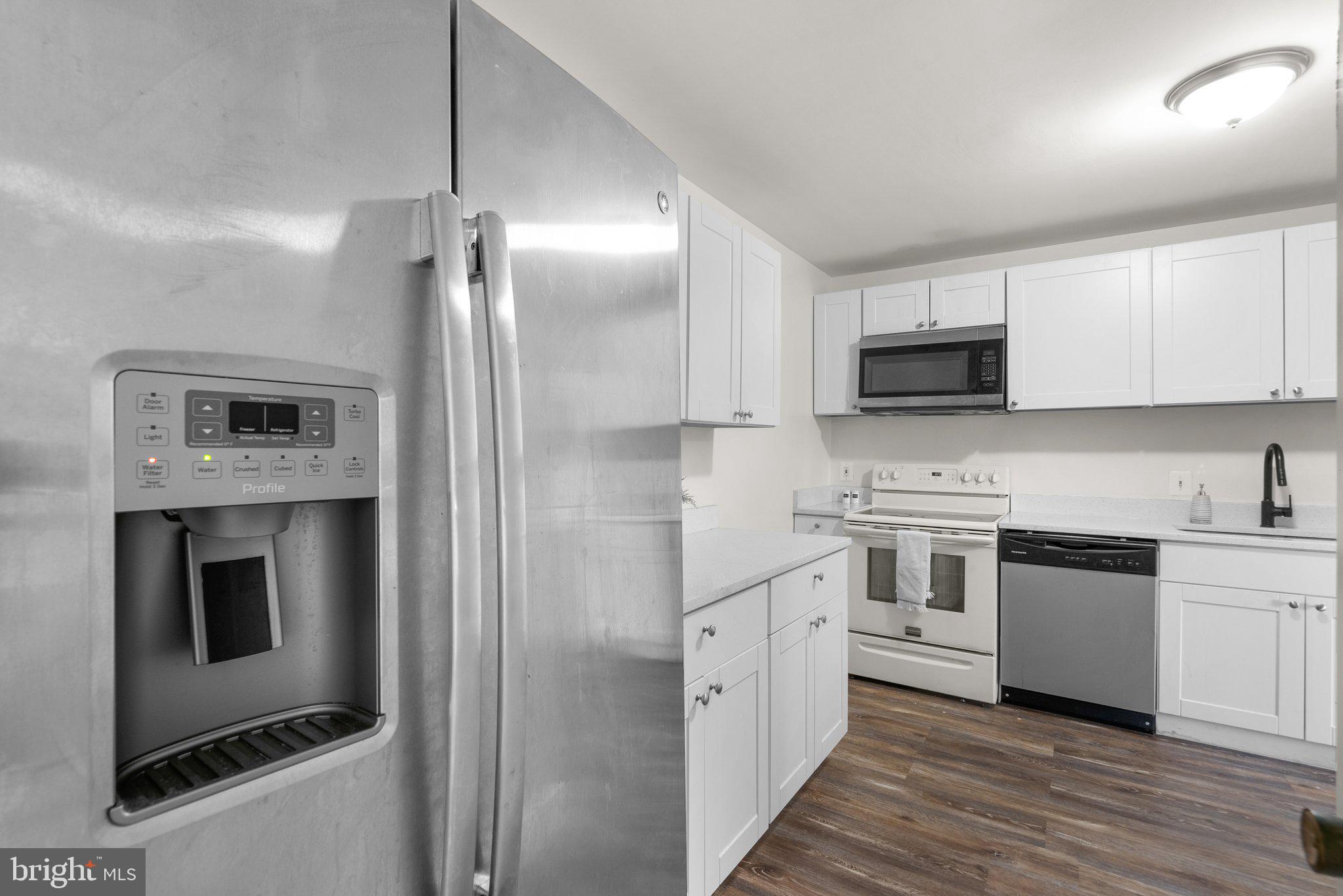 COLUMBIA TOWERS - Residential