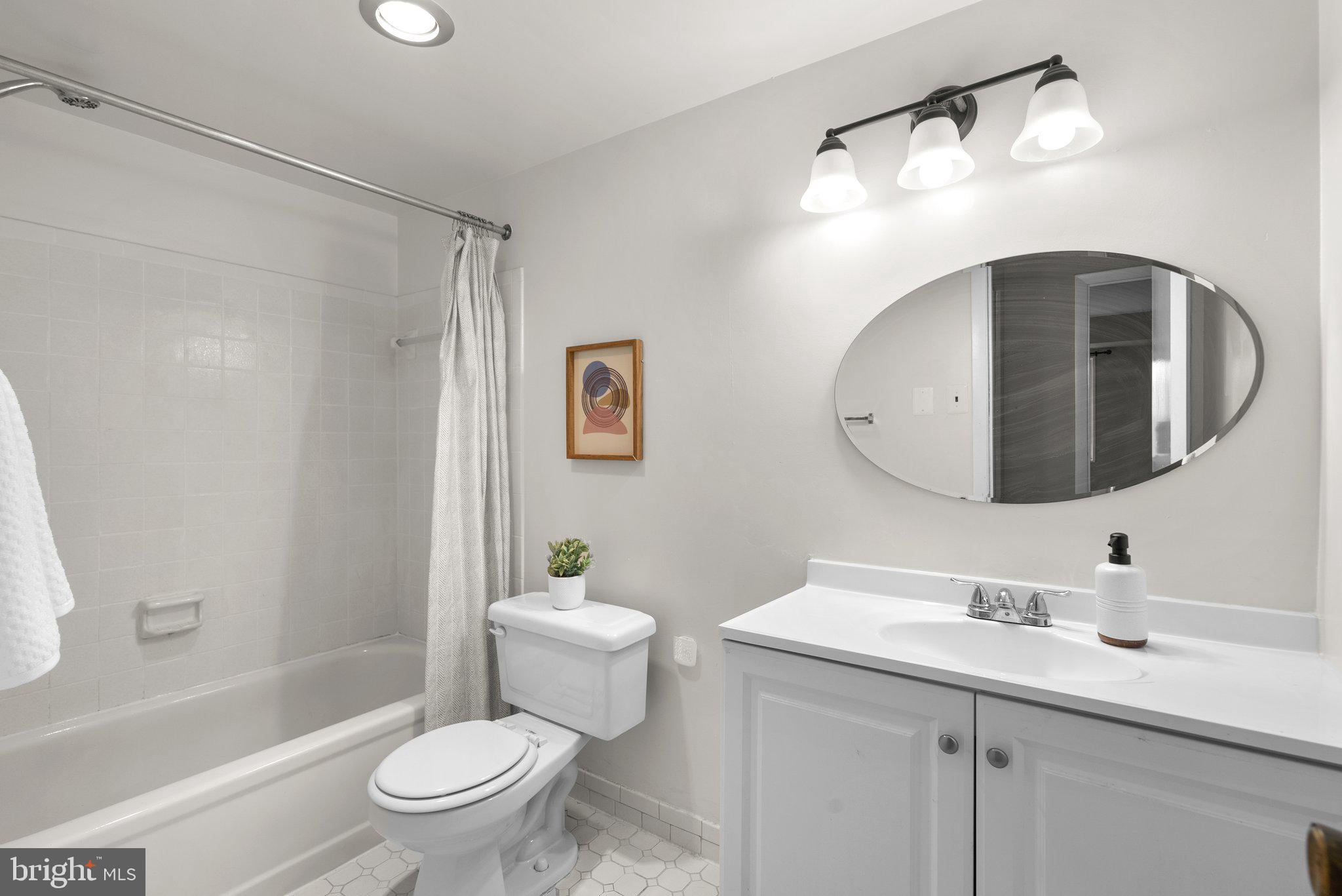 COLUMBIA TOWERS - Residential