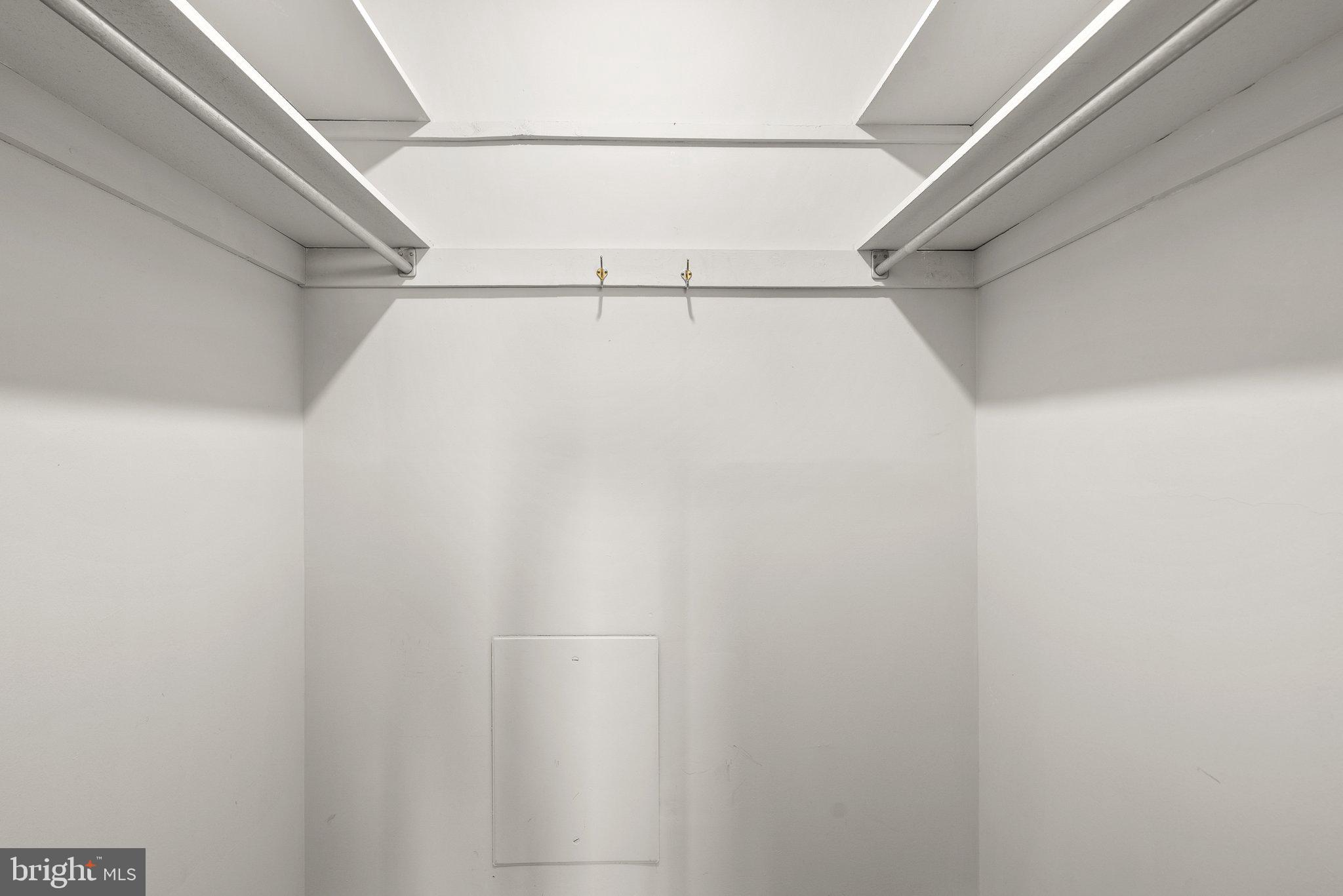 COLUMBIA TOWERS - Residential