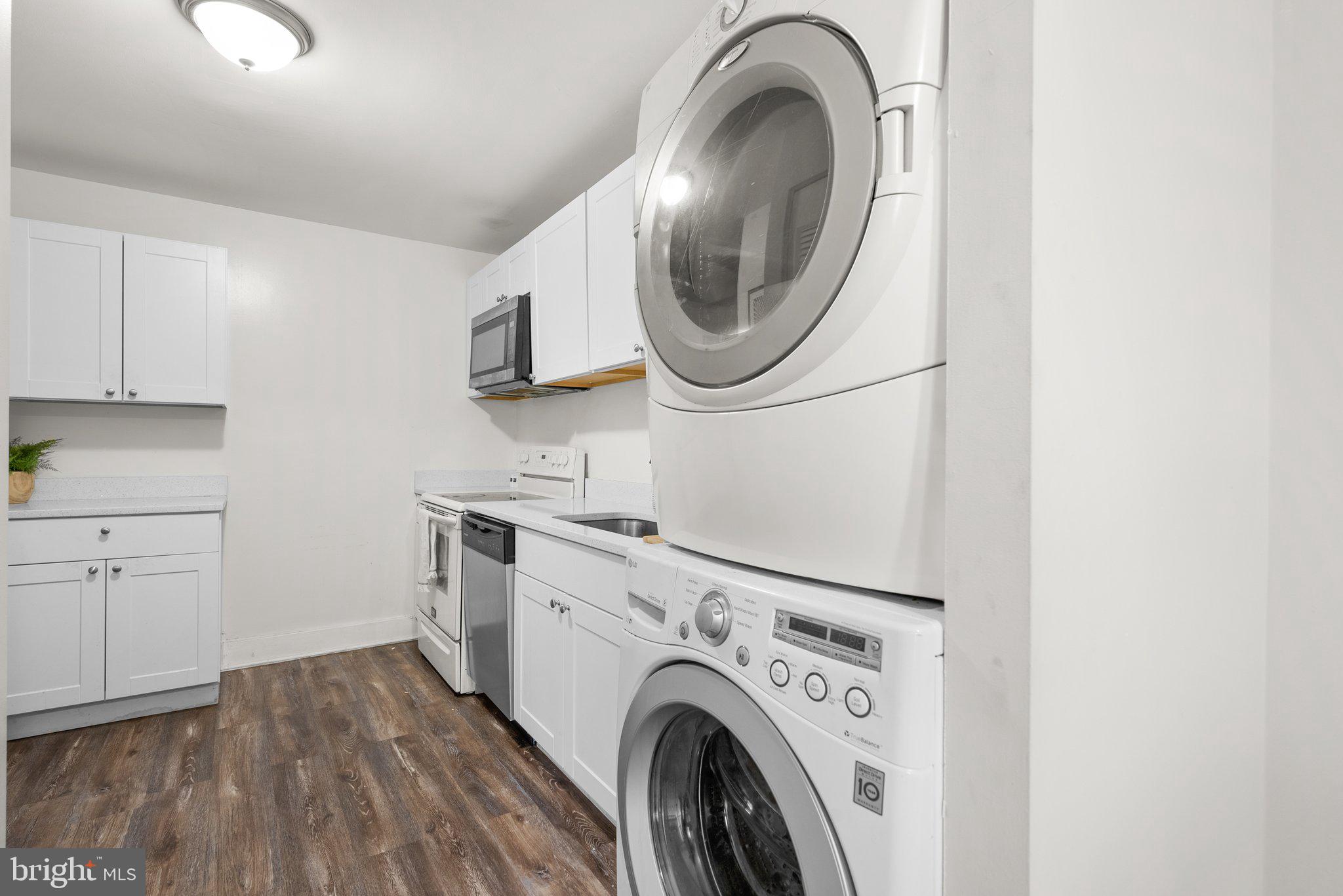 COLUMBIA TOWERS - Residential