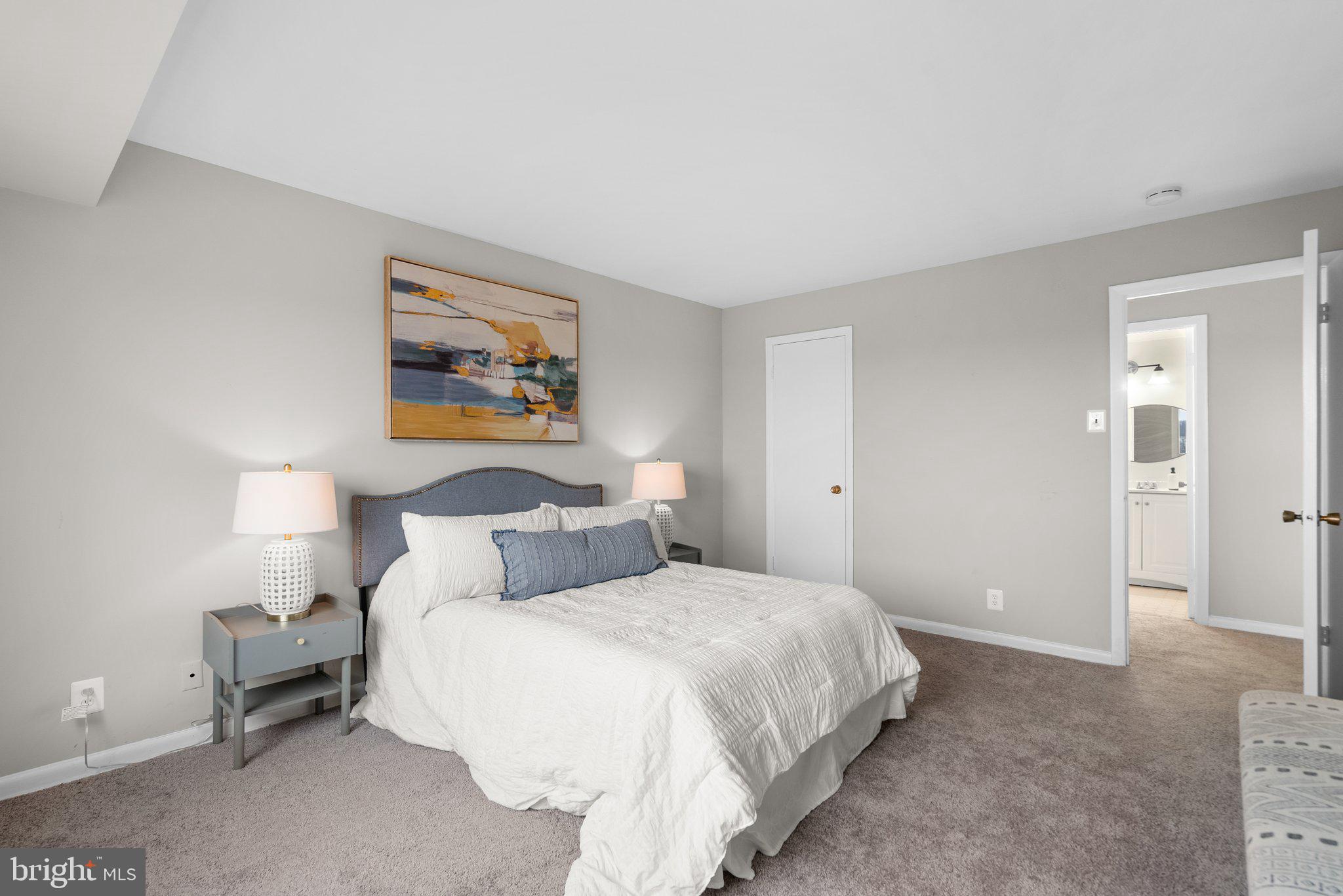 COLUMBIA TOWERS - Residential