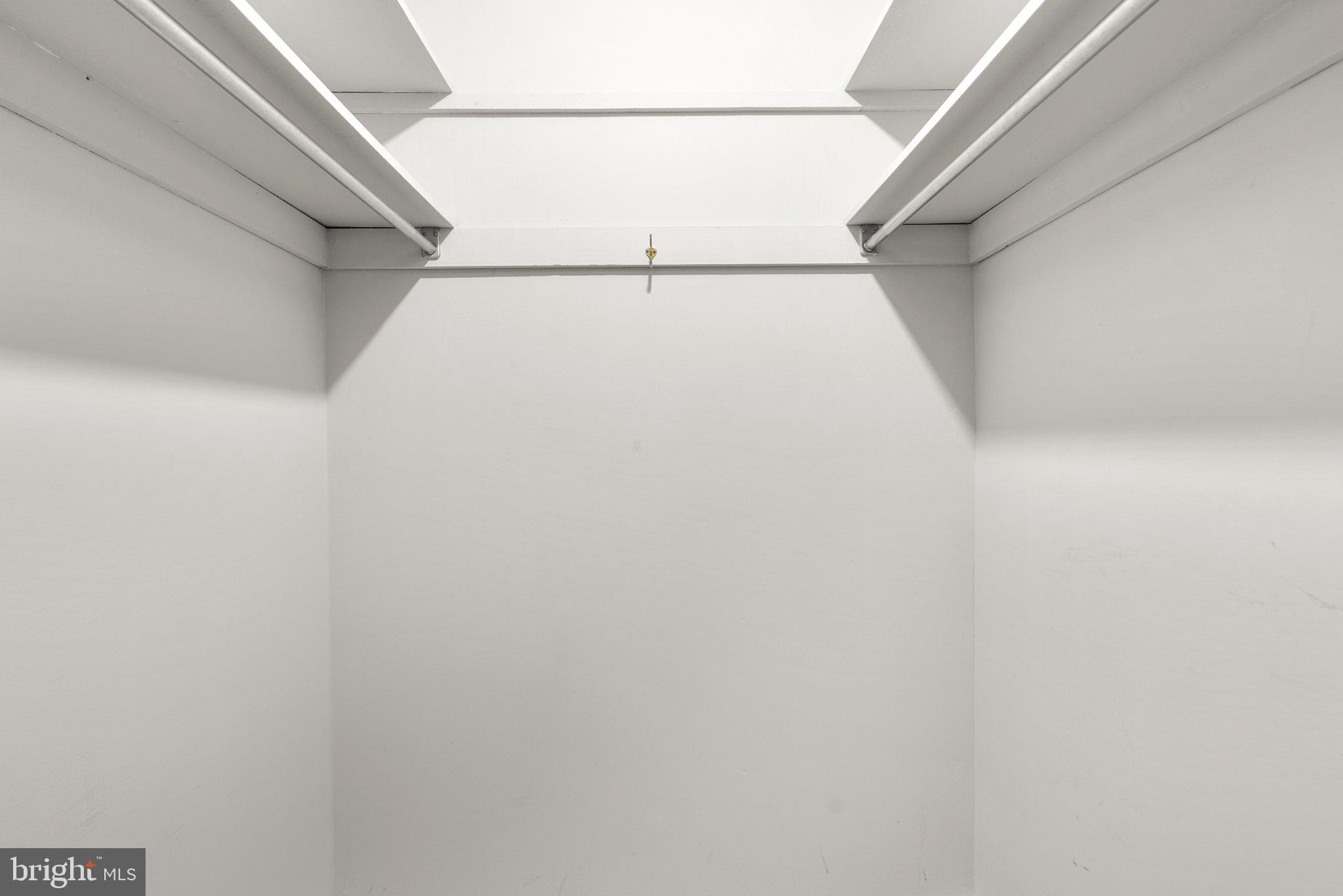 COLUMBIA TOWERS - Residential