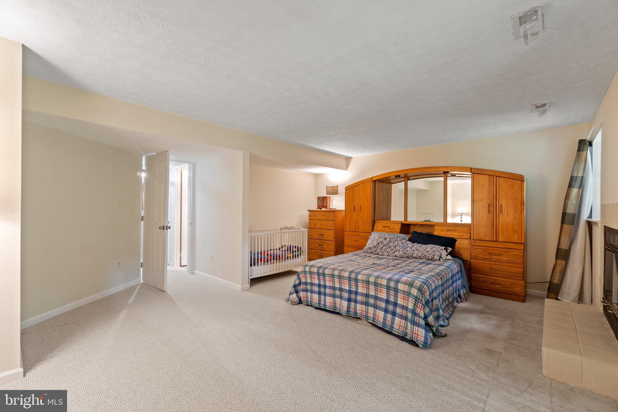 WOODGATE VILLAGE - Residential