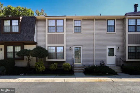 MLS: NJCD2125278
