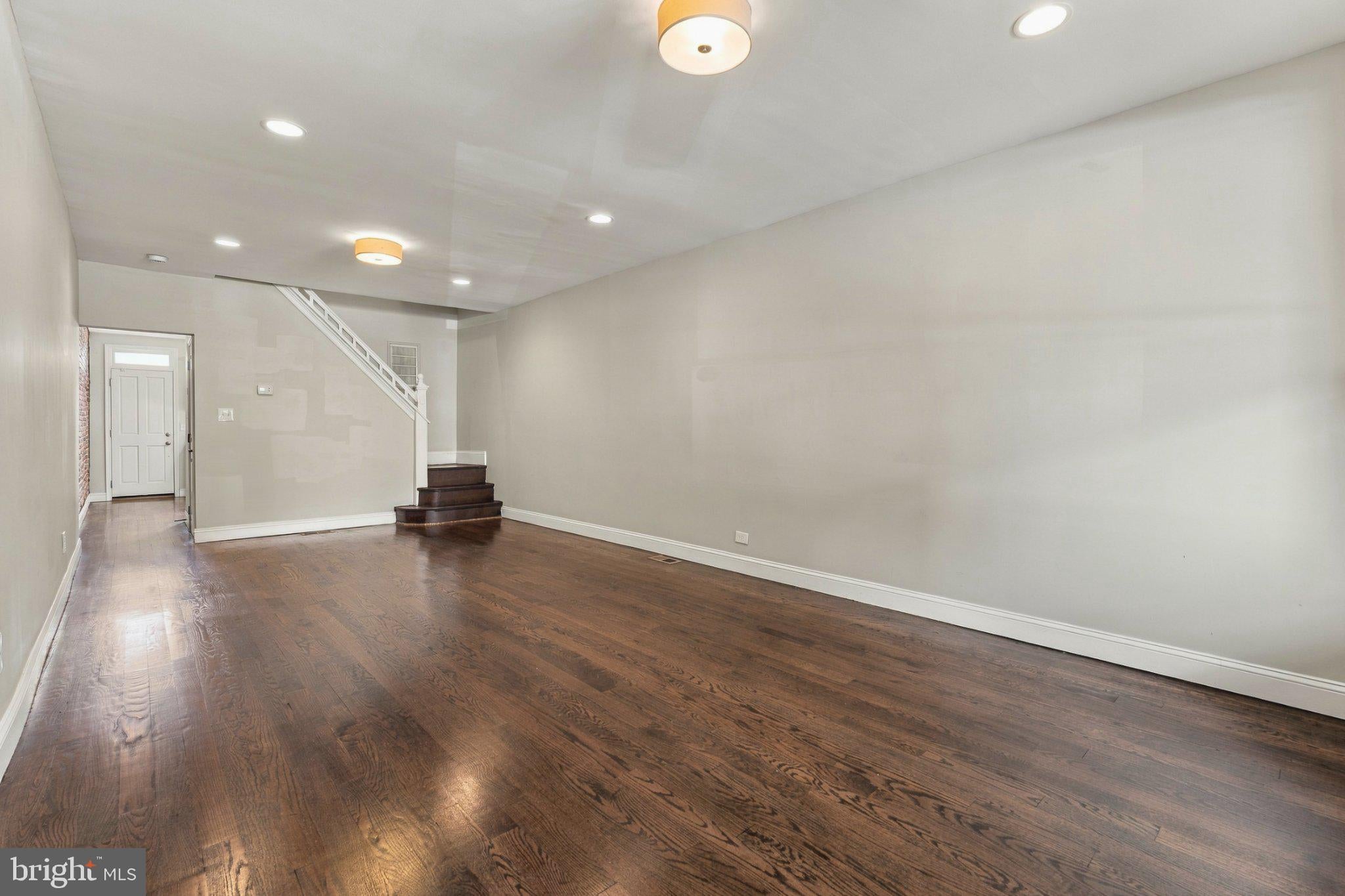 925 W 33RD STREET W