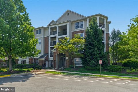 Photo of 12901 Centre Park Circle #115, HERNDON, VA 20171 (MLS # VAFX2305240)