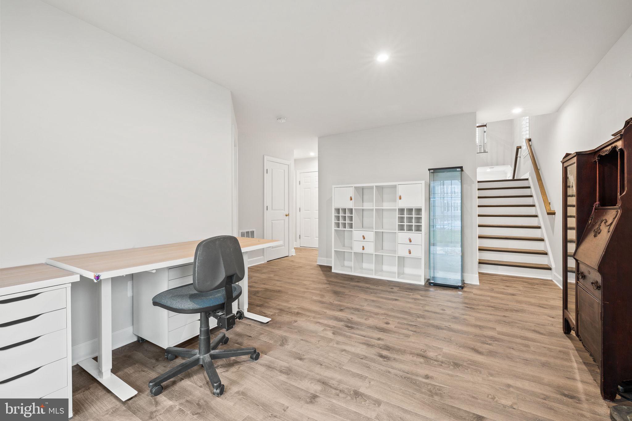 BRADLEY SQUARE - Residential