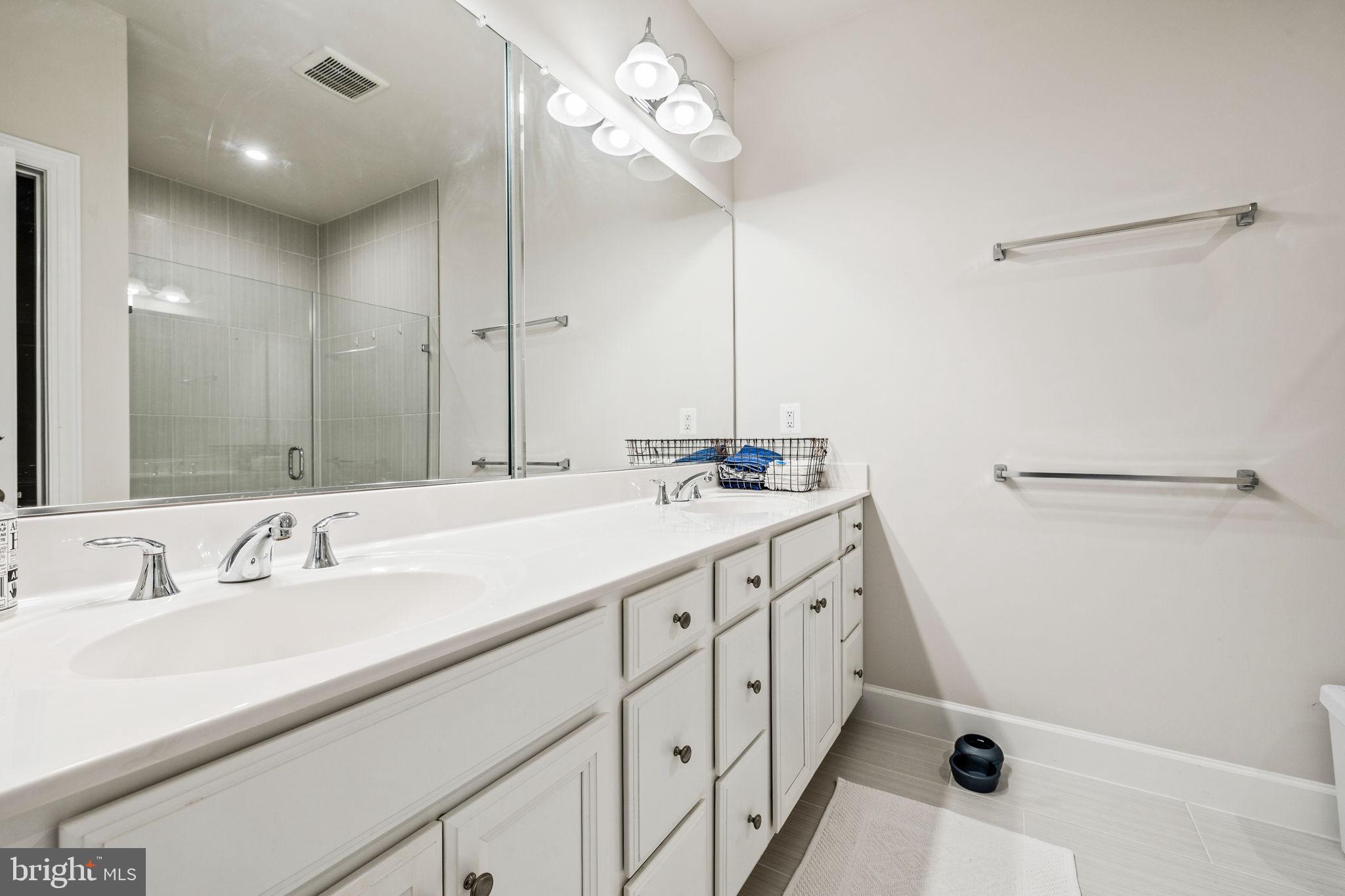 BRADLEY SQUARE - Residential