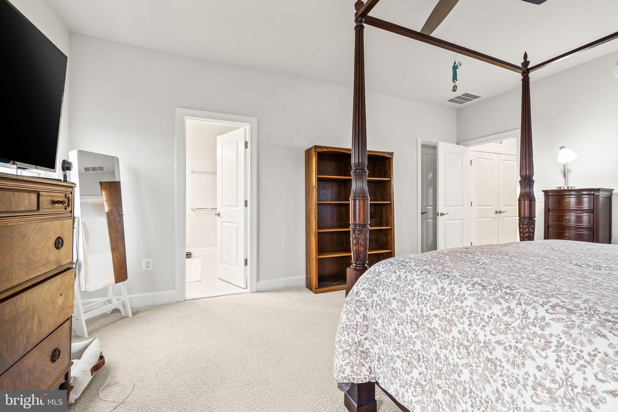 BRADLEY SQUARE - Residential