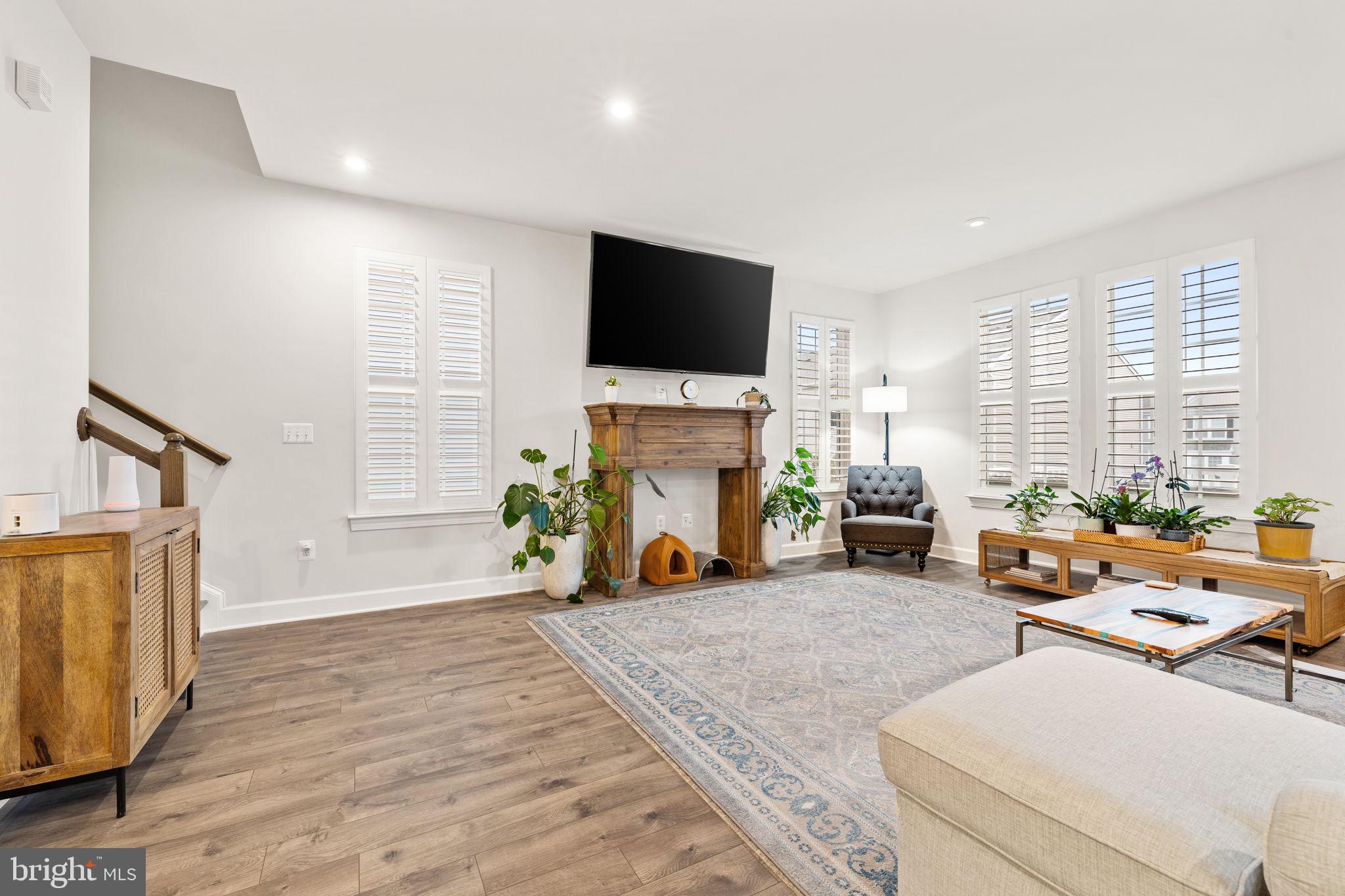 BRADLEY SQUARE - Residential