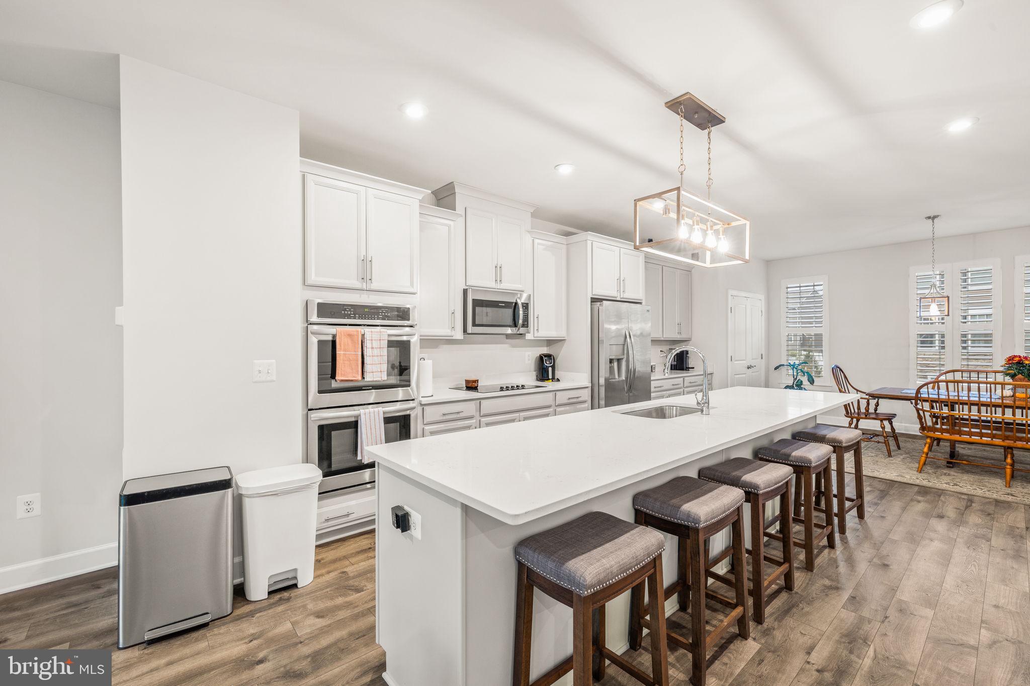 BRADLEY SQUARE - Residential