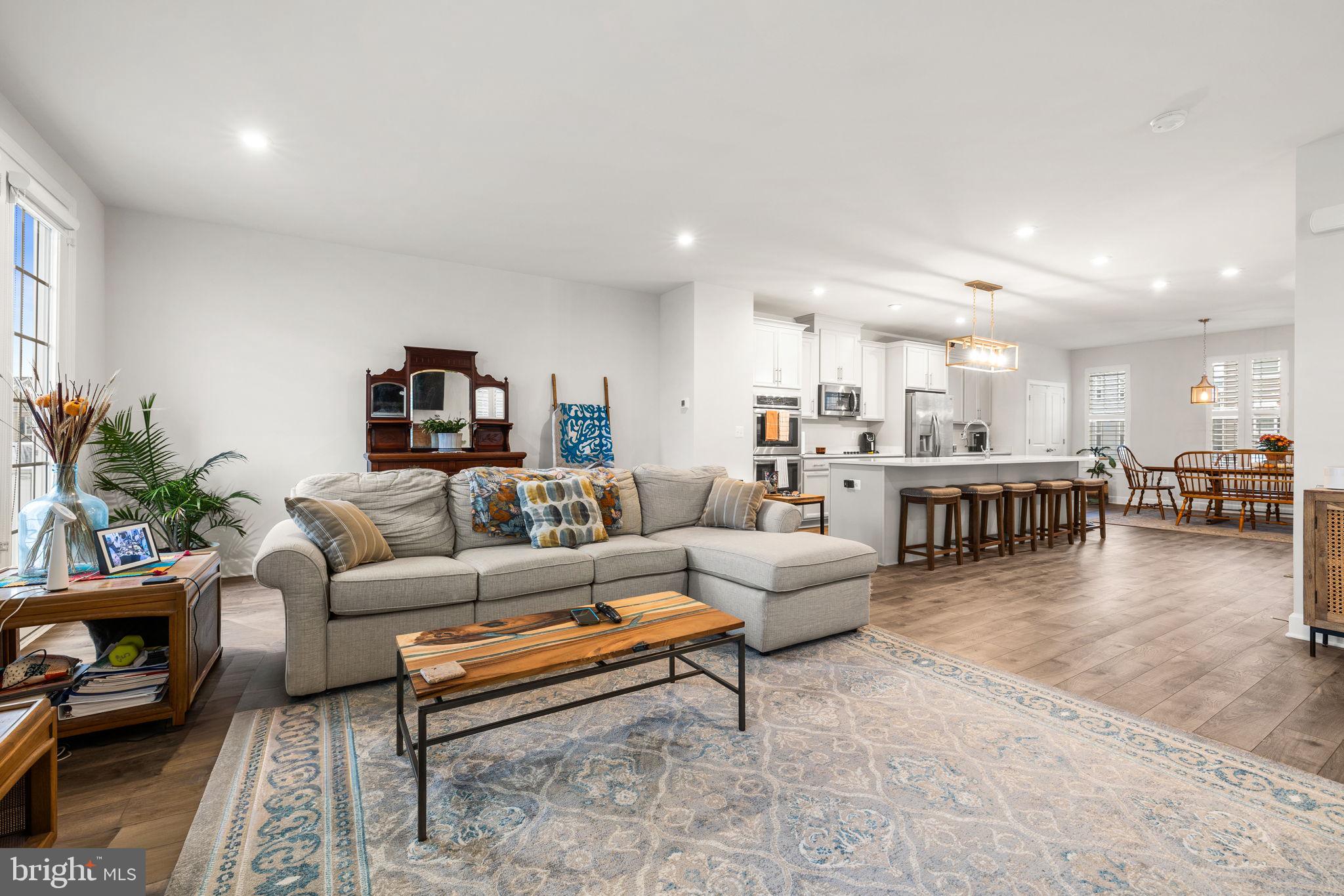 BRADLEY SQUARE - Residential