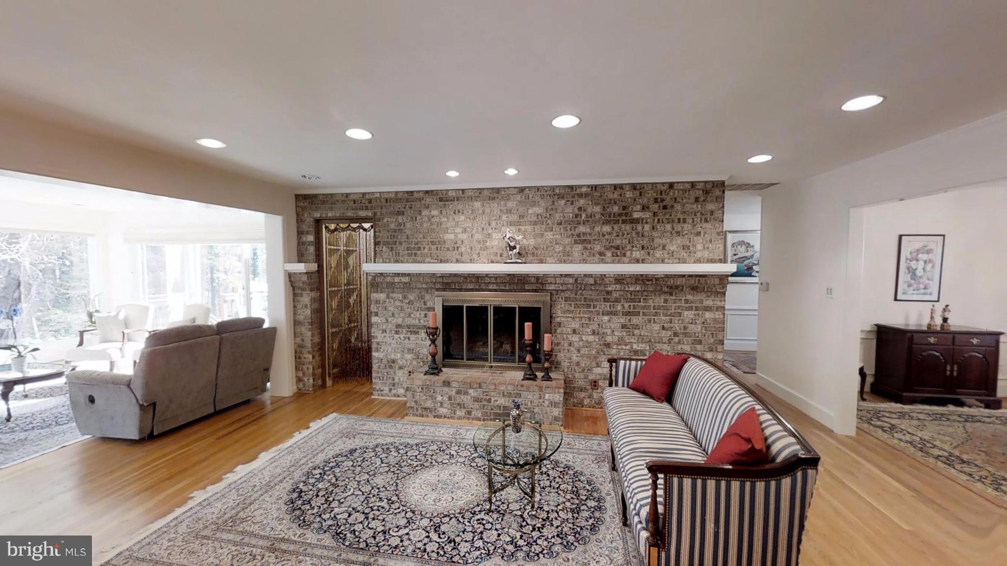 RESTON - Residential