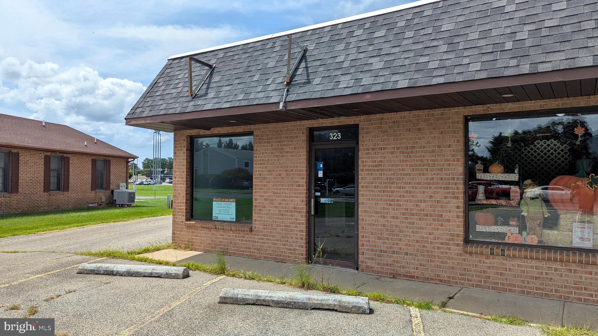 CAMBRIDGE - Commercial Lease