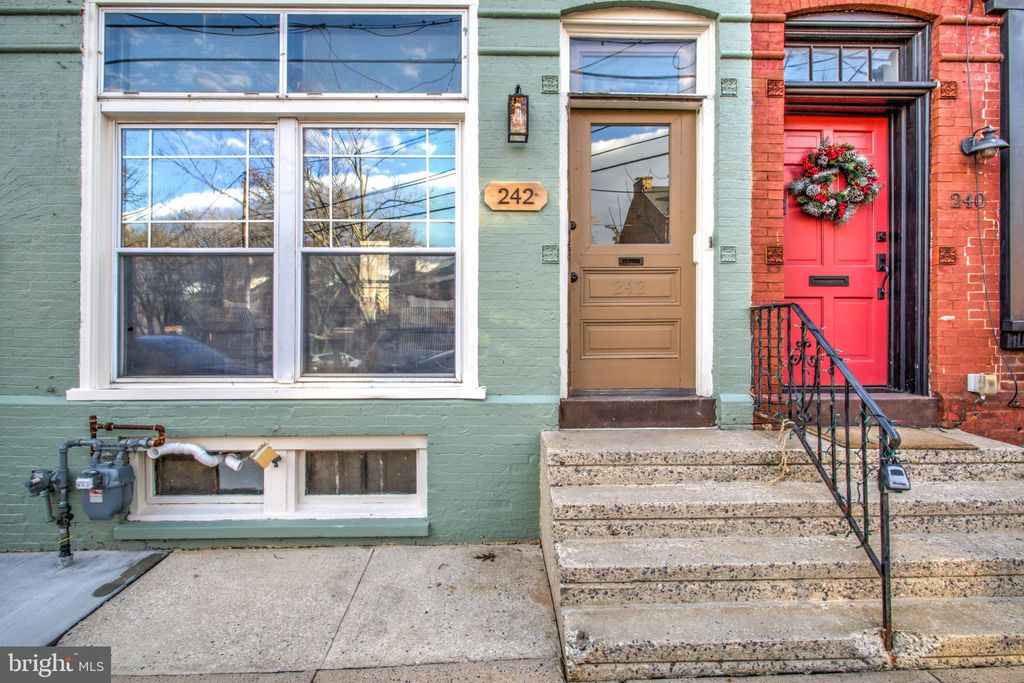 Photo of 242 E Walnut Street, Lancaster, PA 17602 (MLS # PALA2044956)