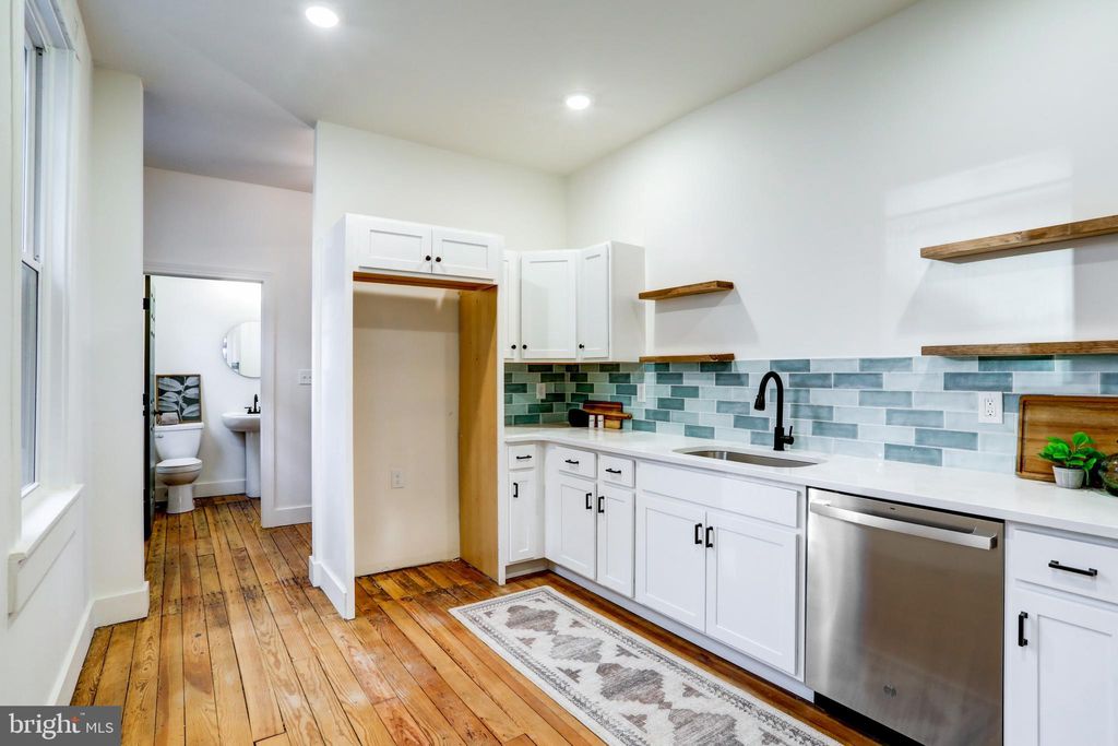 Photo of 242 E Walnut Street, Lancaster, PA 17602 (MLS # PALA2044956)