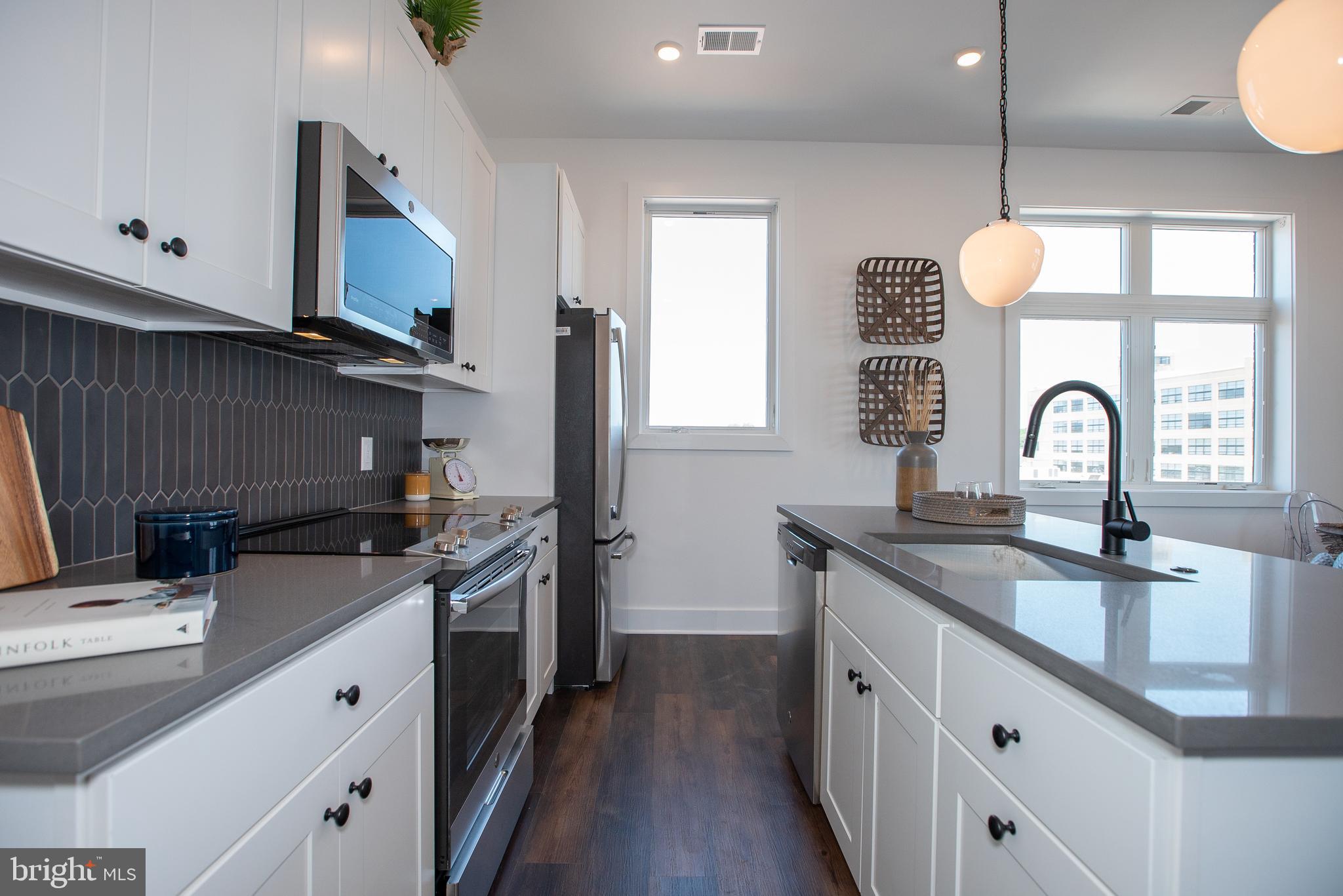 2940 W THOMPSON STREET UNIT 102