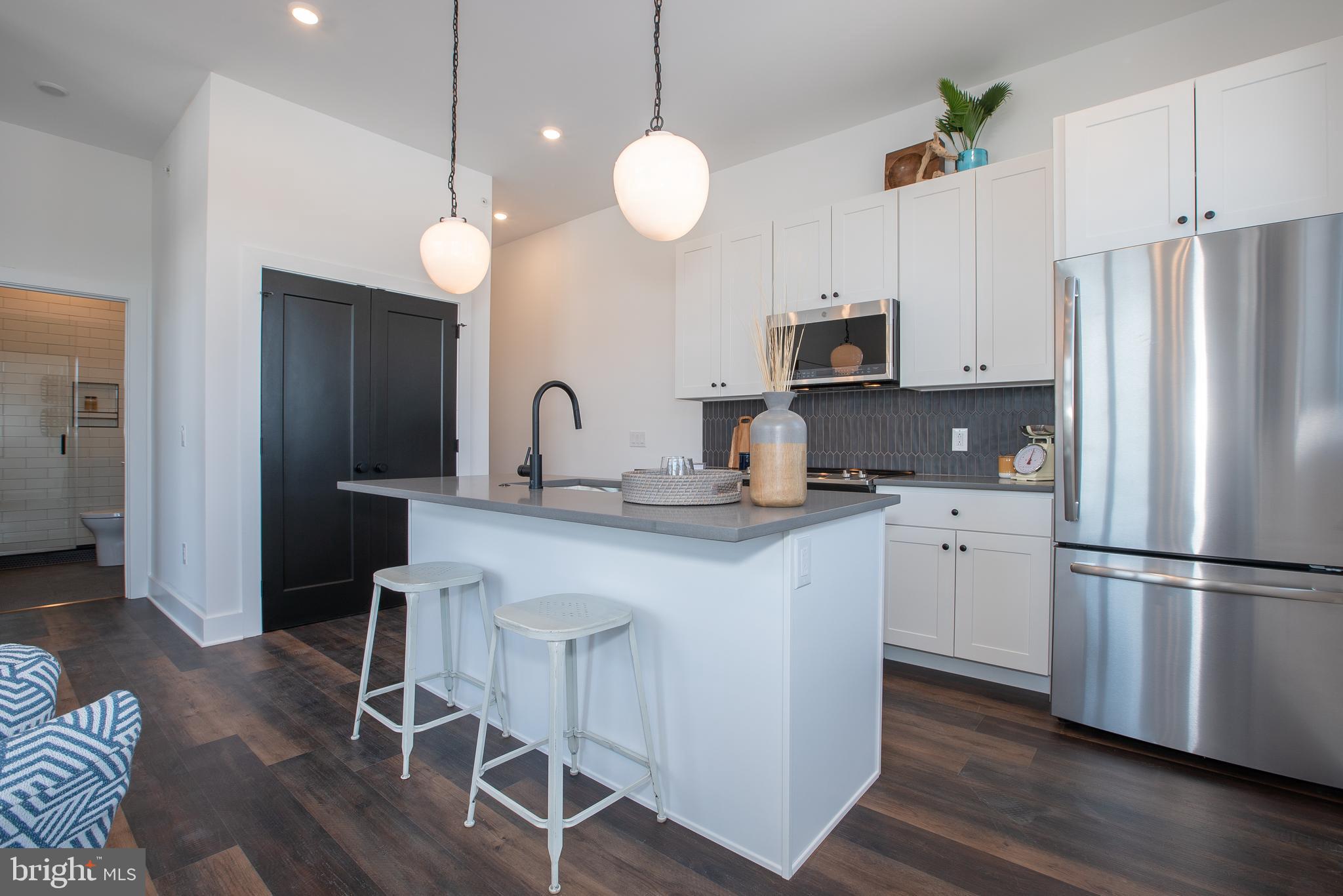 2940 W THOMPSON STREET UNIT 102