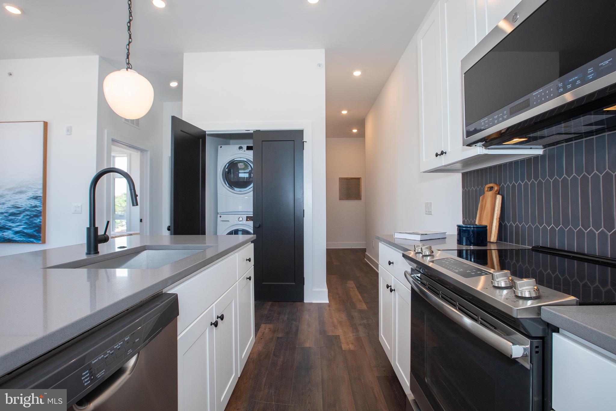 2940 W THOMPSON STREET UNIT 102