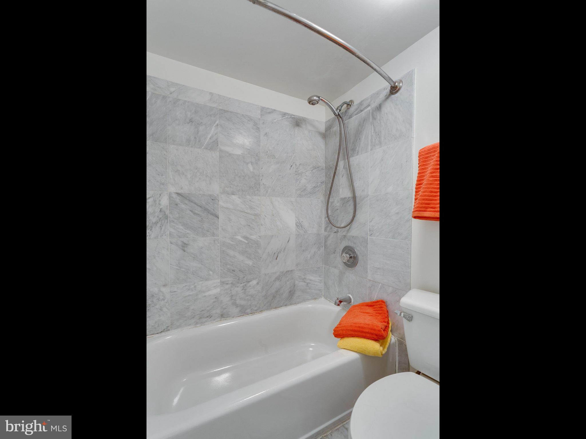 ROTONDA - Residential Lease