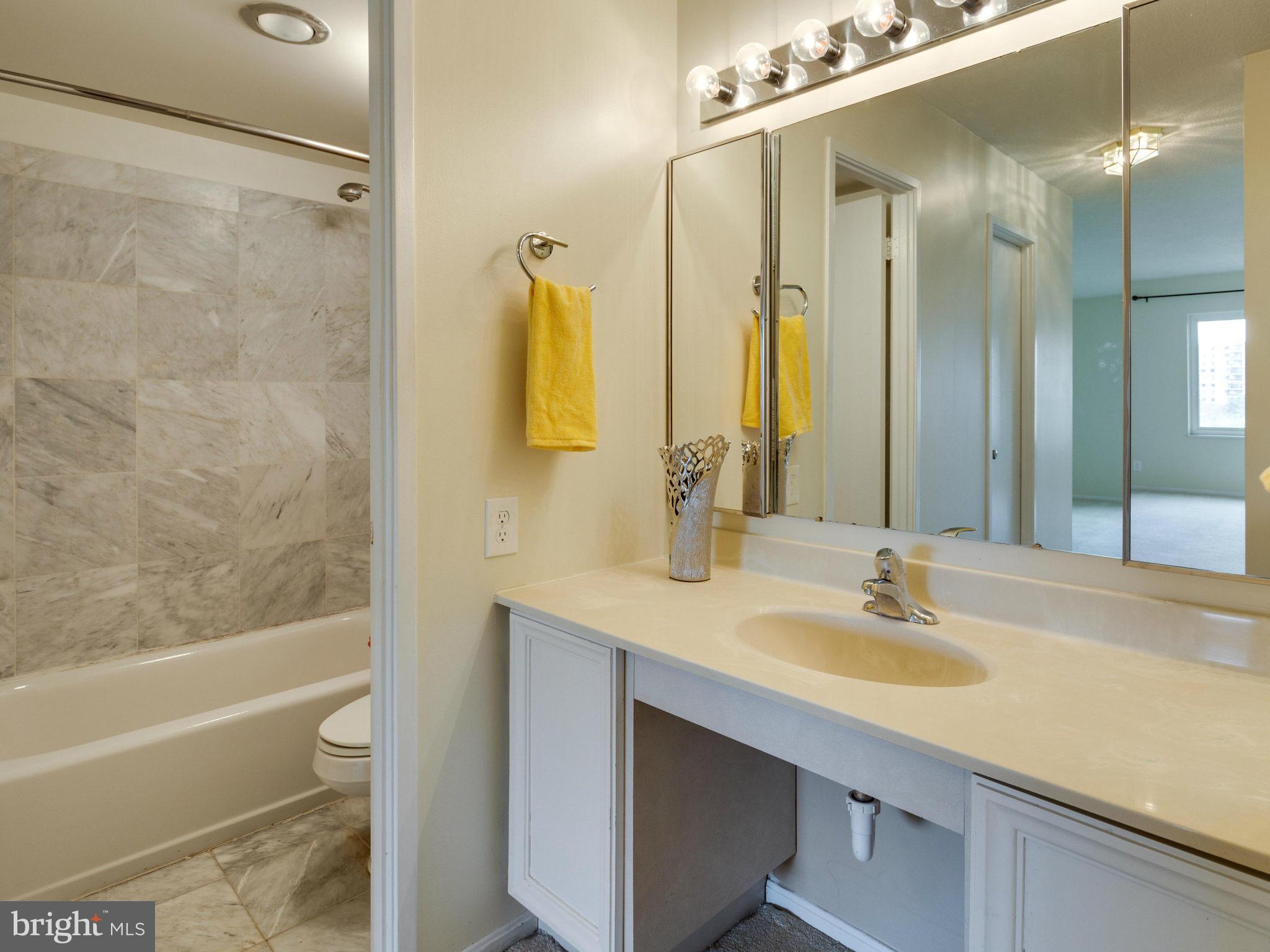 ROTONDA - Residential Lease