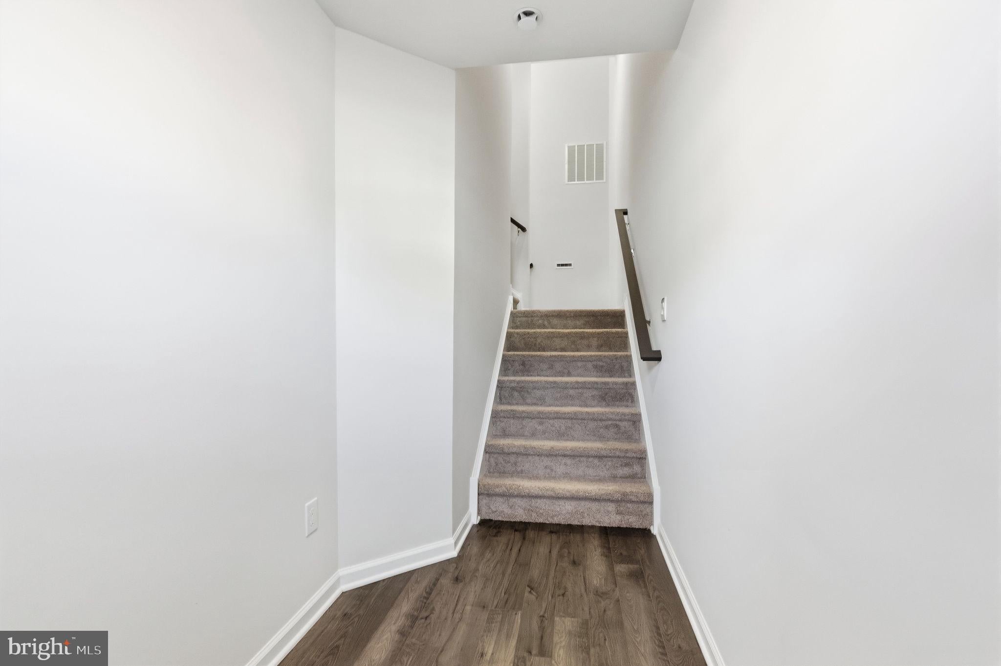1084 MEADOWLARK DRIVE