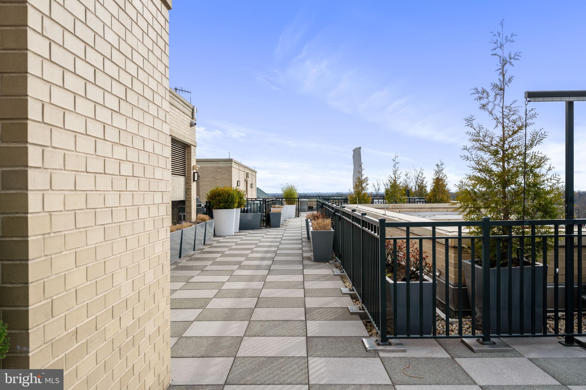 LIONSGATE - Residential