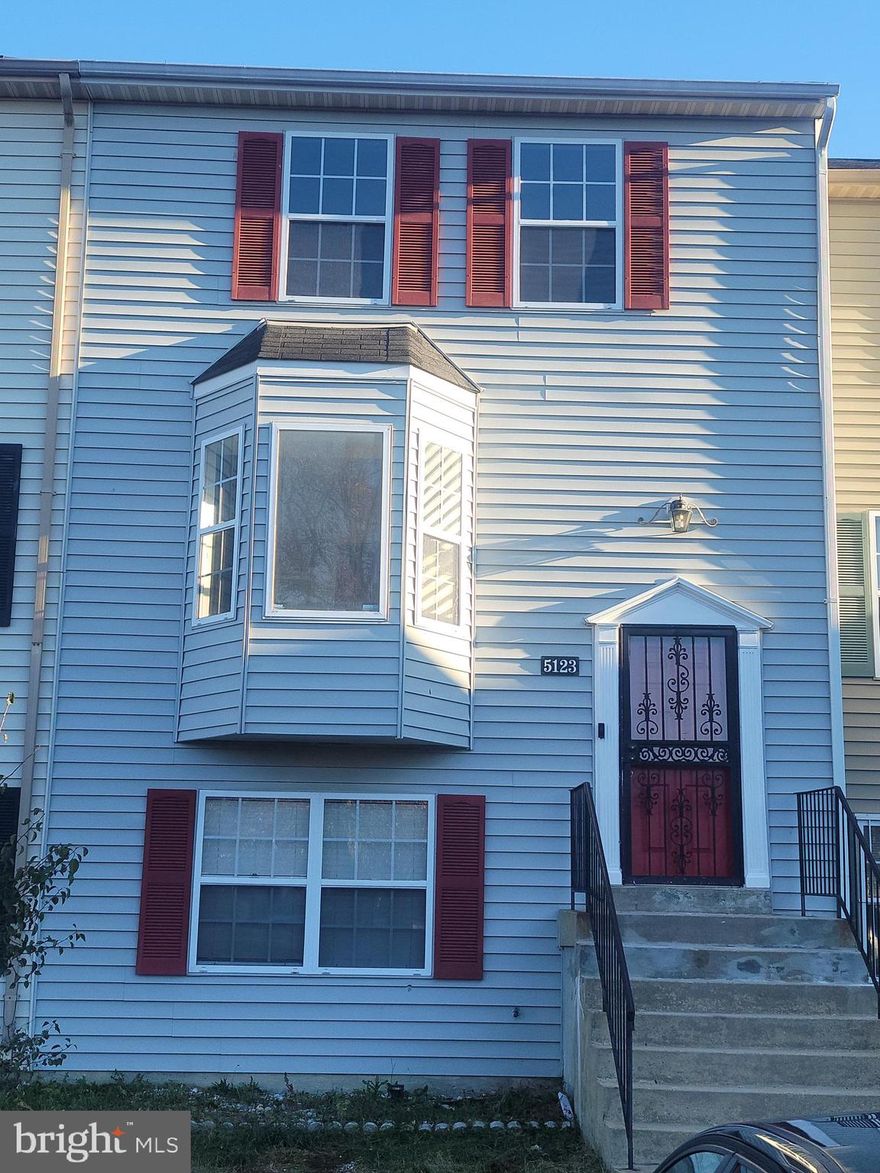 This unit has been freshly painted and new carpeting. 3 bedrooms with 3 full and I half bath. The main level has a rec room, full bath and a den/study. The main level has a large kitchen, dining room, living room and a half bath. The level rear yard is fenced. This until is ready for immediate occupancy.