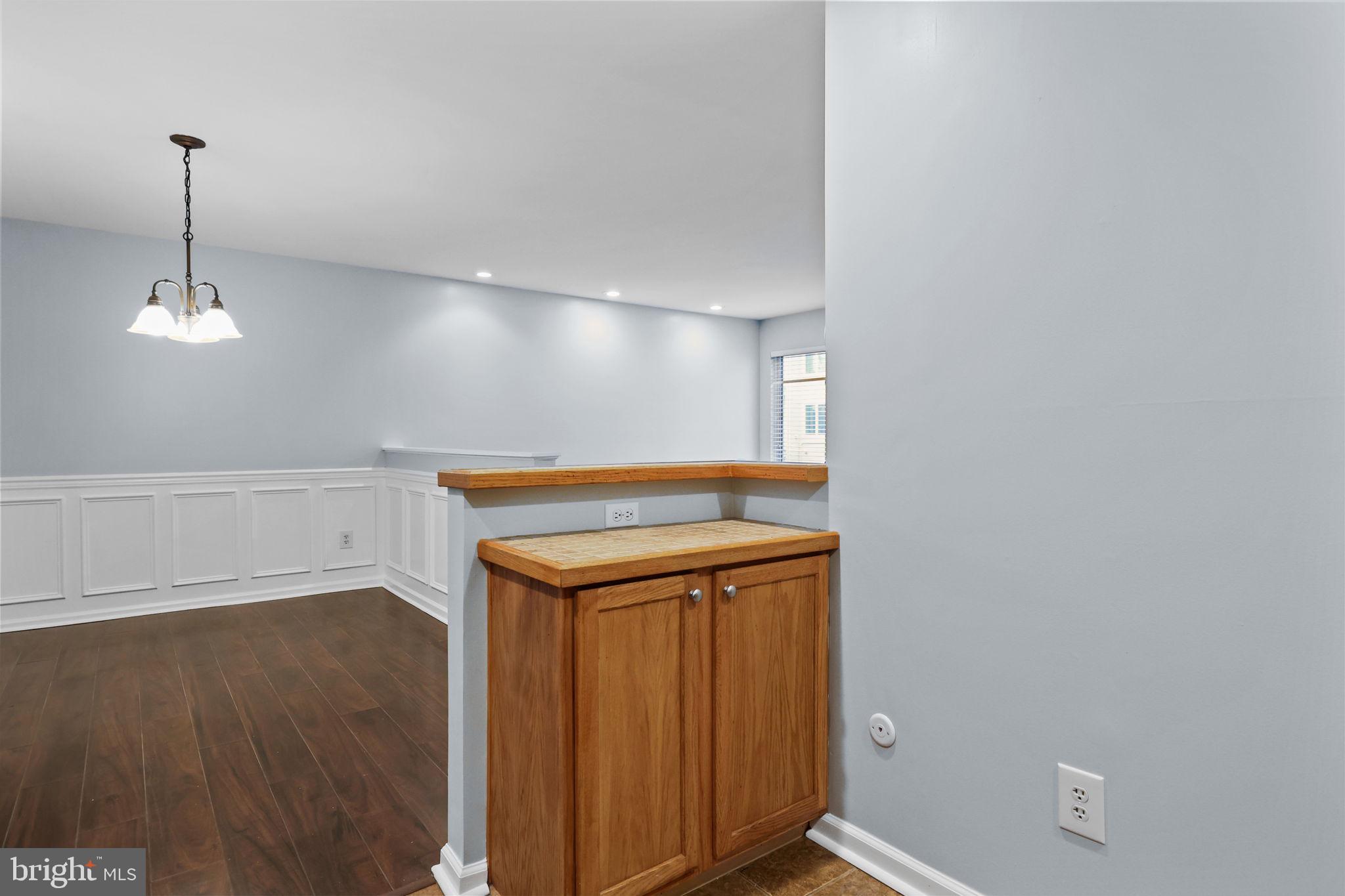 CRESTWOOD CONDO - Residential