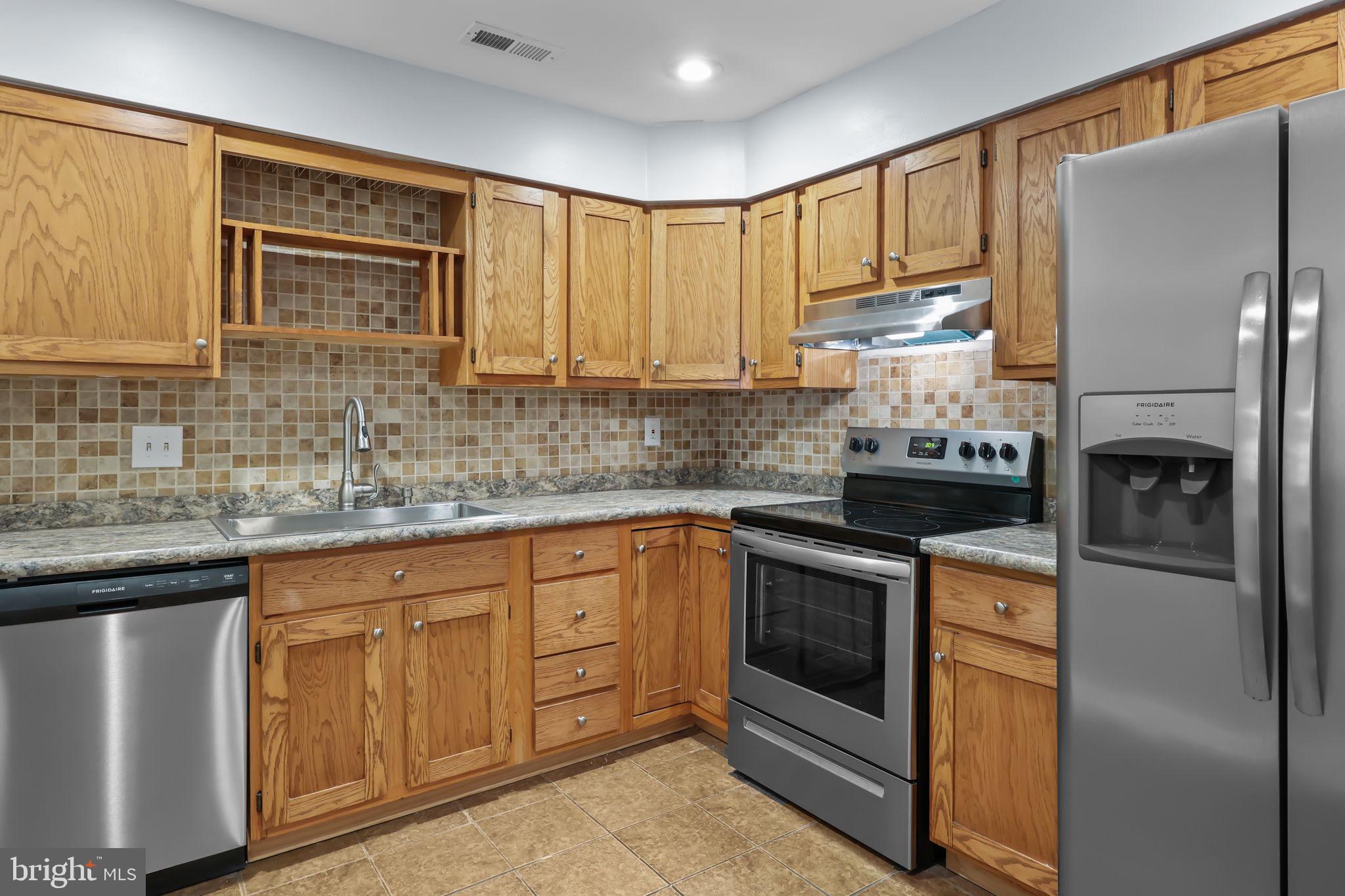 CRESTWOOD CONDO - Residential