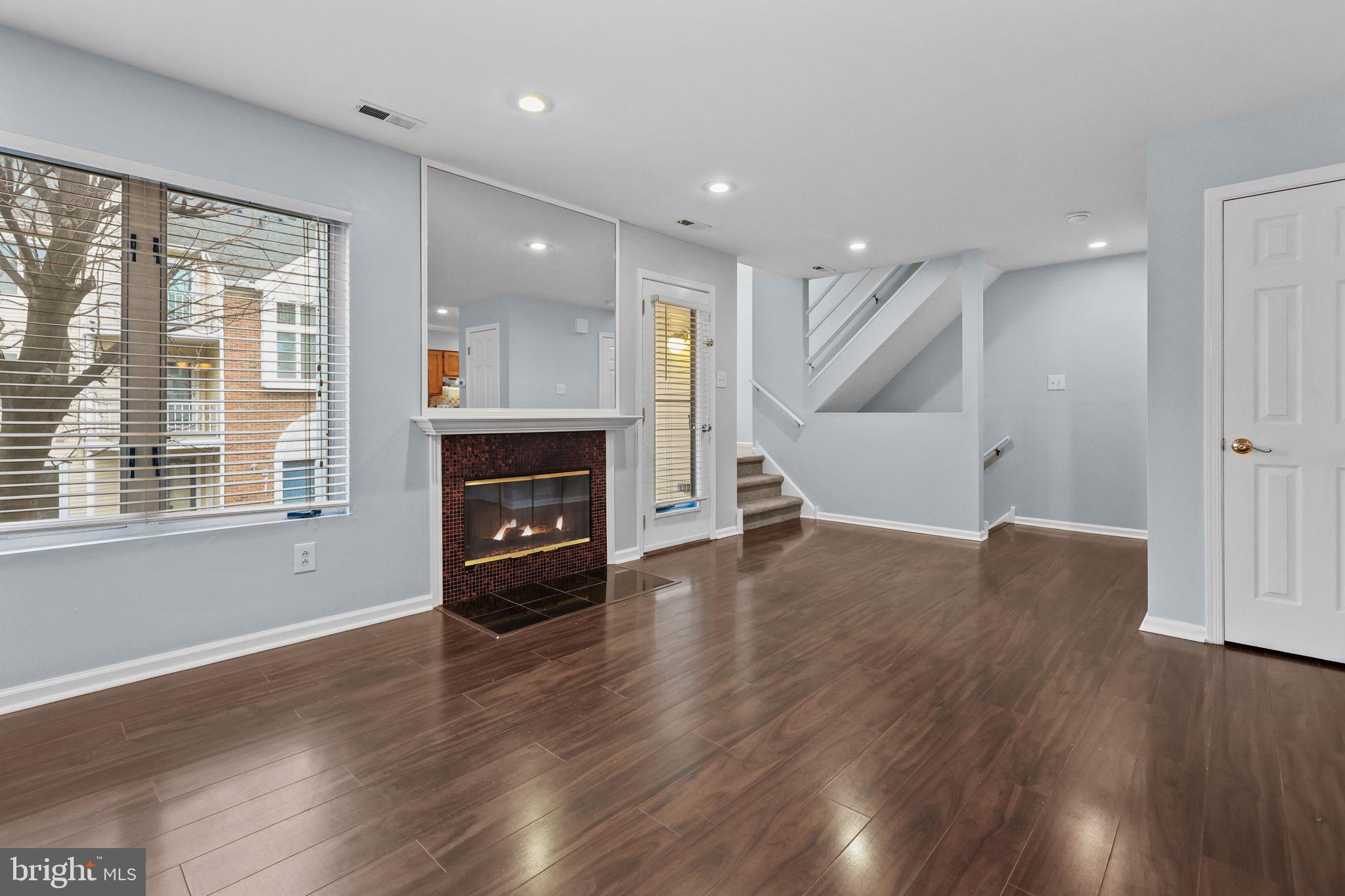 CRESTWOOD CONDO - Residential