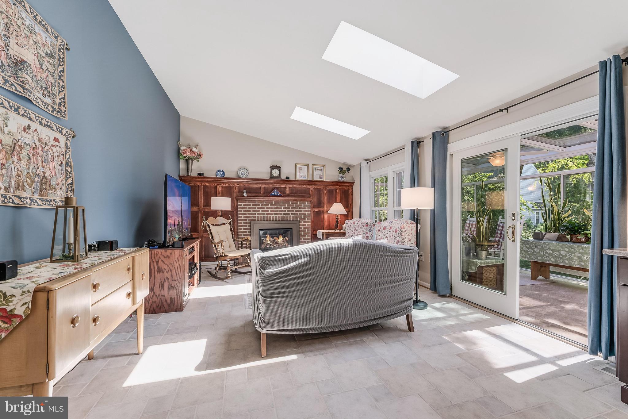 CHANTILLY HIGHLANDS - Residential